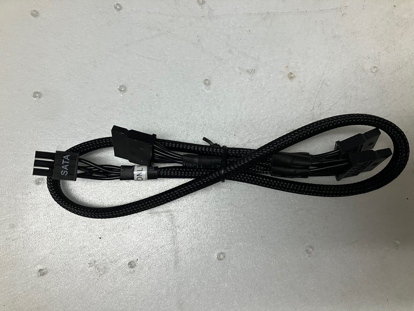 (1 x) EVGA SuperNOVA 6 Pin To 3 SATA Power Supply Cable