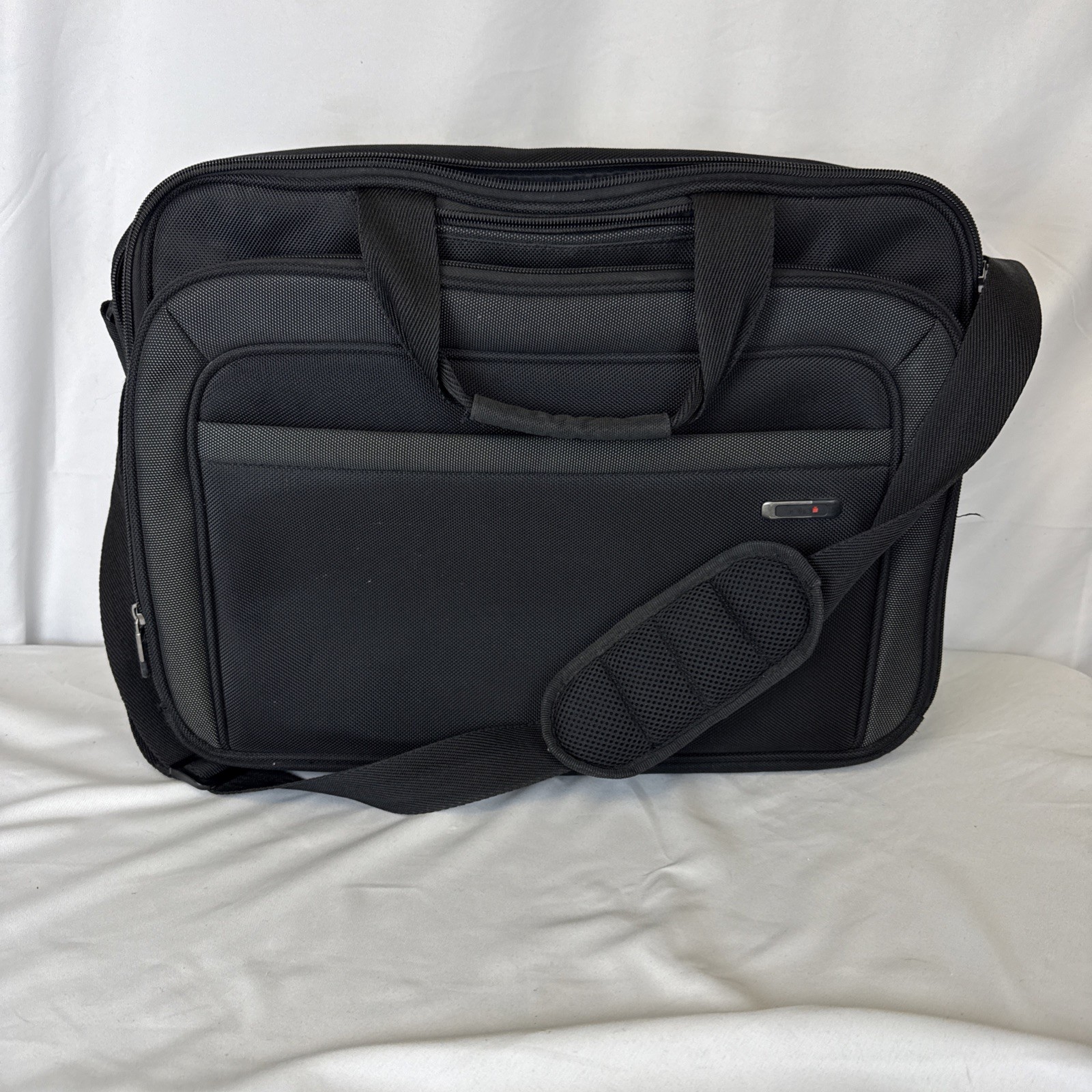 Solo Smart Strap Laptop Case Briefcase CLA308-4 Padded Fits Laptops Upto 16"