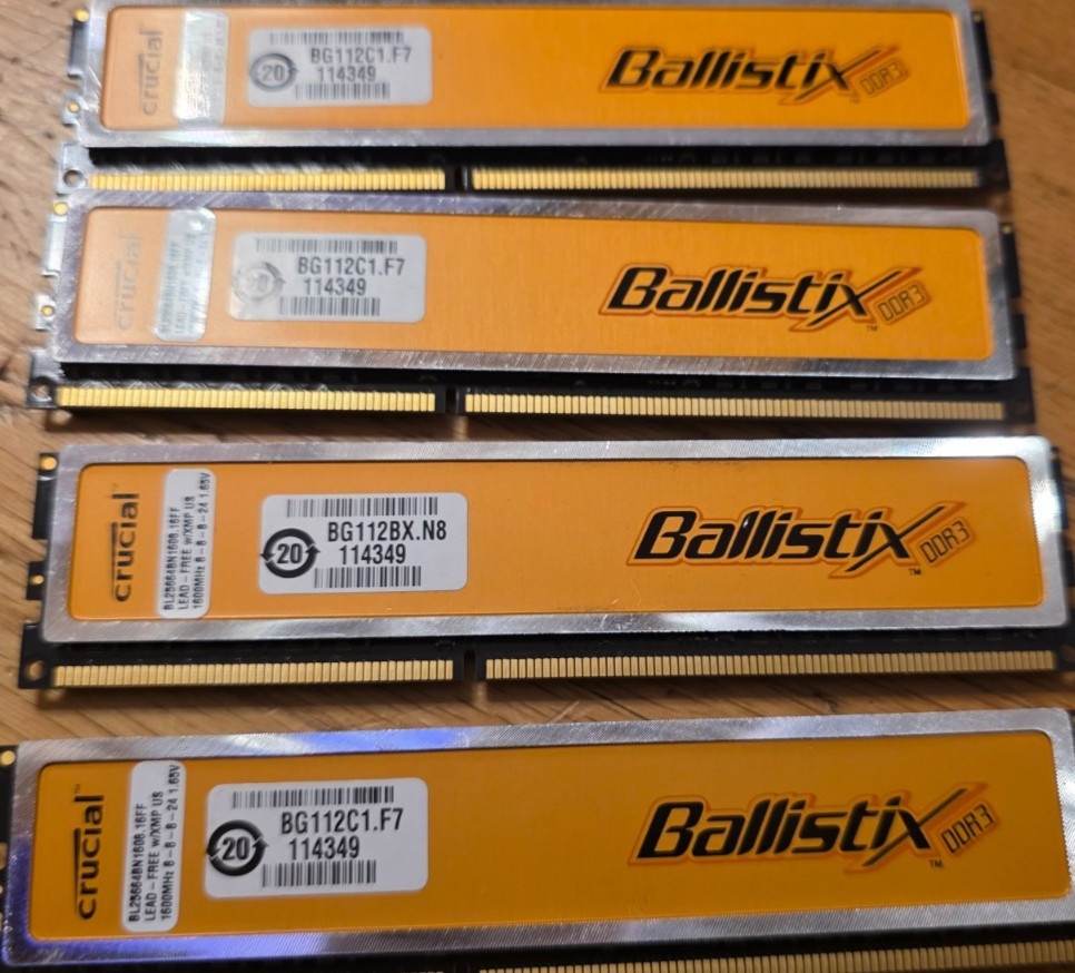 Crucial Ballistix Desktop Memory 8GB (4x2GB) DDR3-1600 BL25664BN1608.16FF 2xPAIR