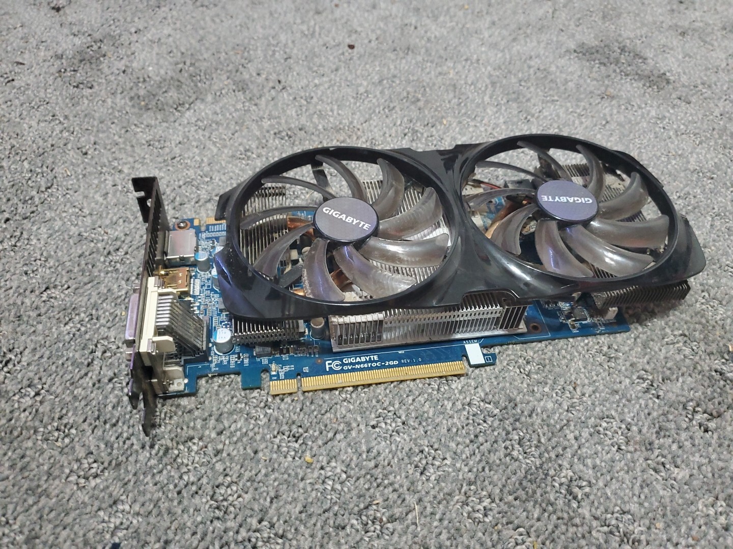 Gigabyte NVIDIA (GV-N66Toc2-2GD) 2 GB Graphic Card