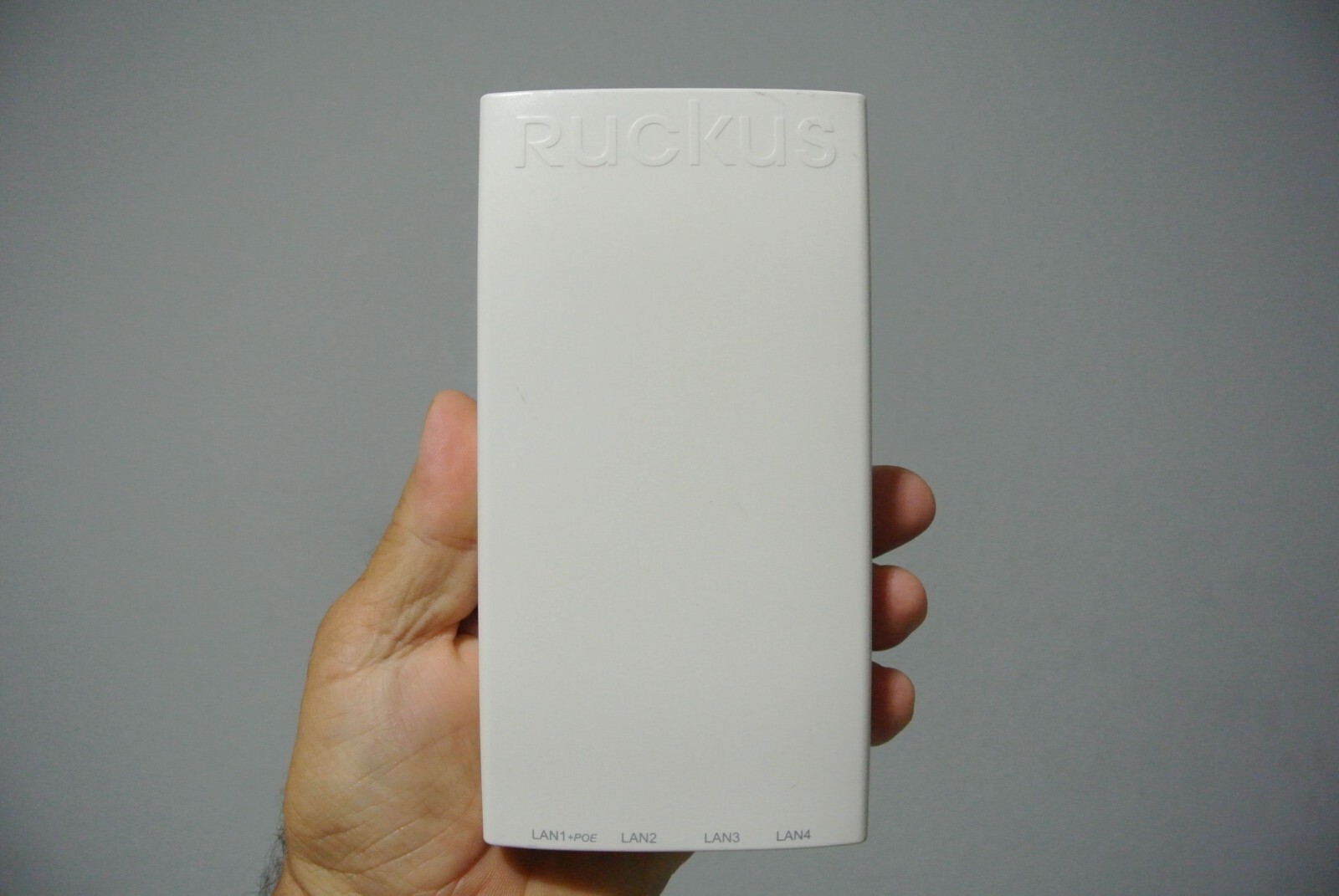 RUCKUS H500 MULTIMEDIA HOTZONE WIRELESS AP W/4 PORT SWITCH 802.11AC