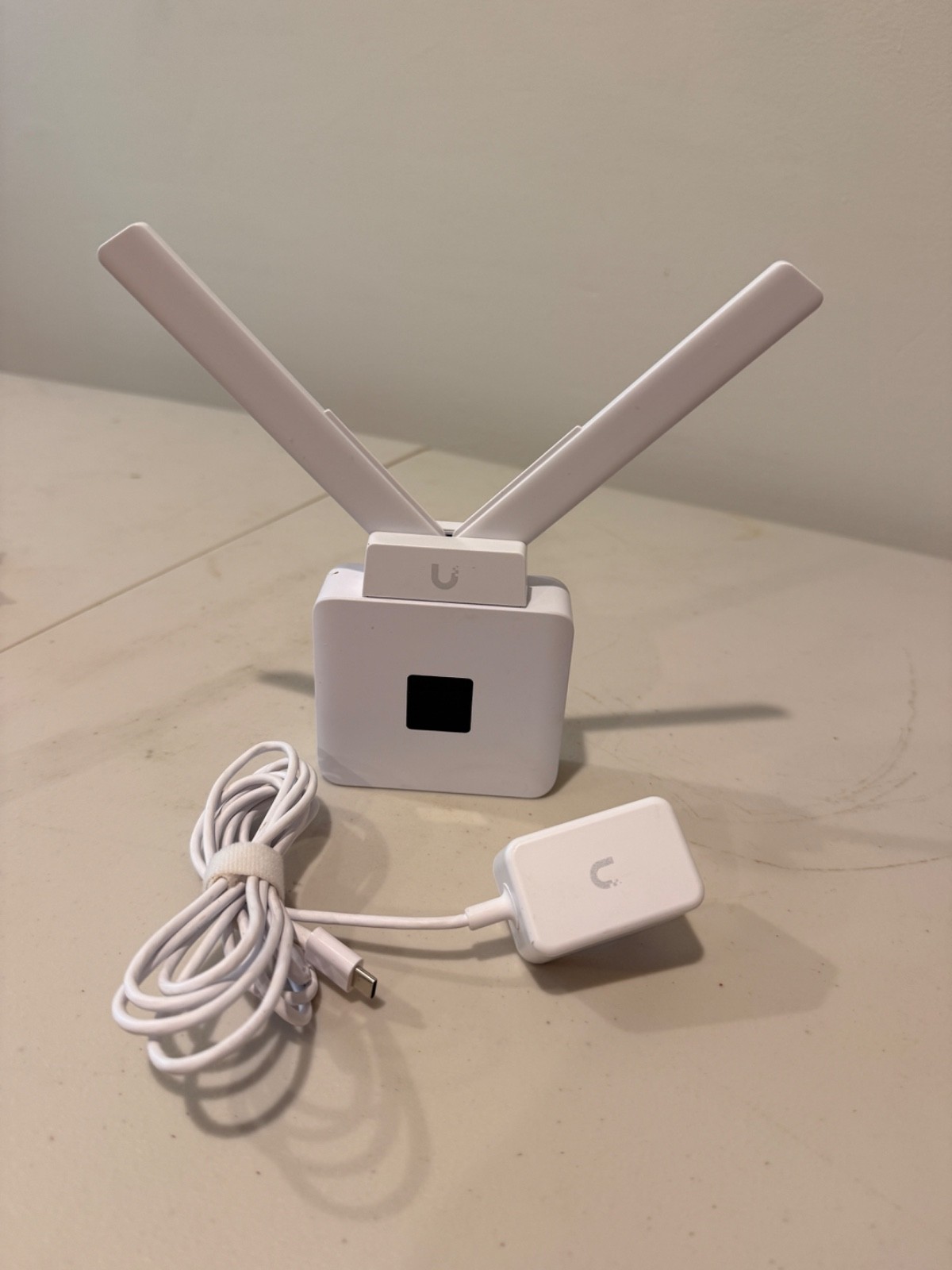 Ubiquiti UniFi LTE Mobile Router (UMR-US) Ready to setup