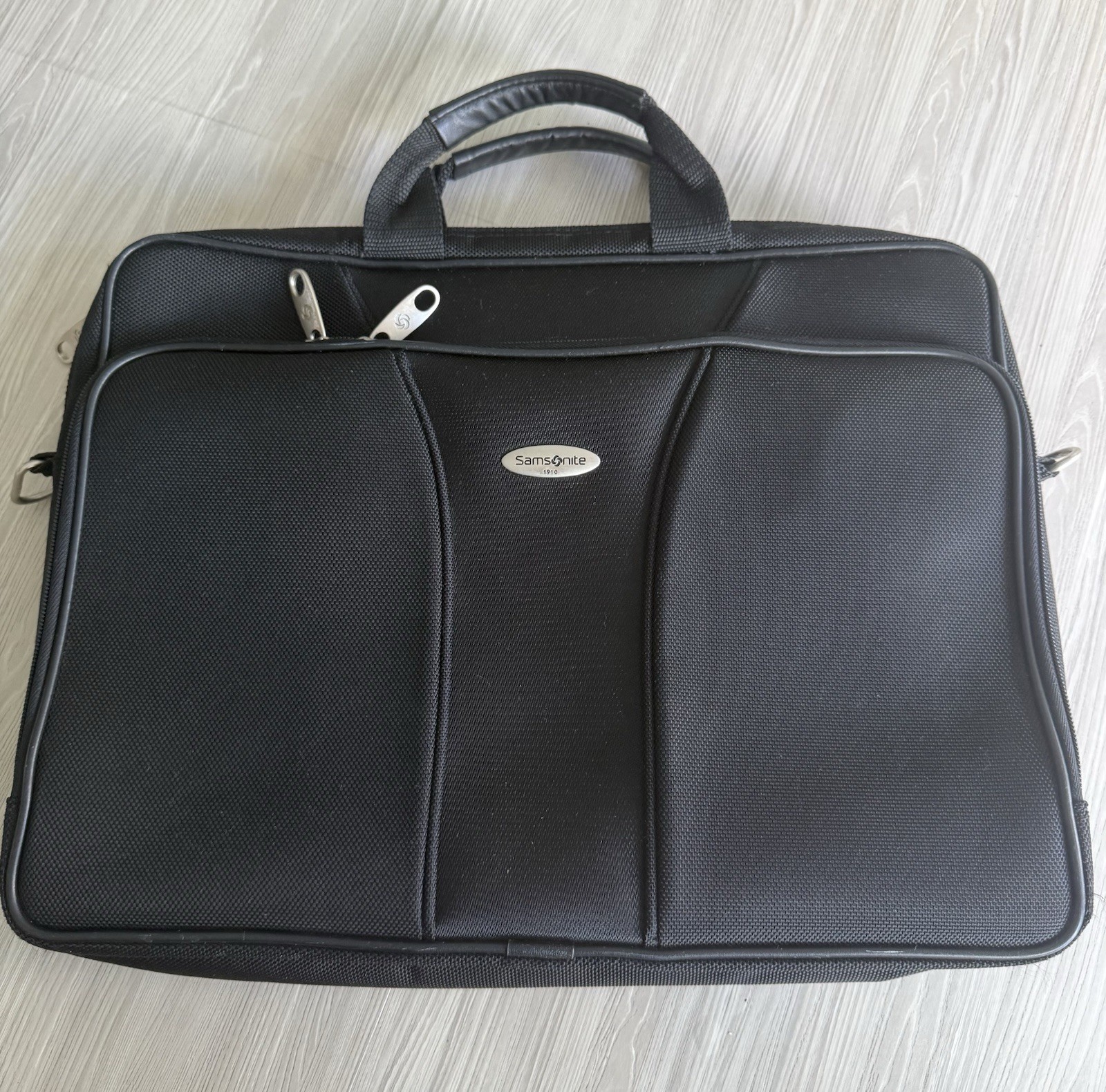 Samsonite Black Laptop Briefcase Business Work Bag Silver Logo