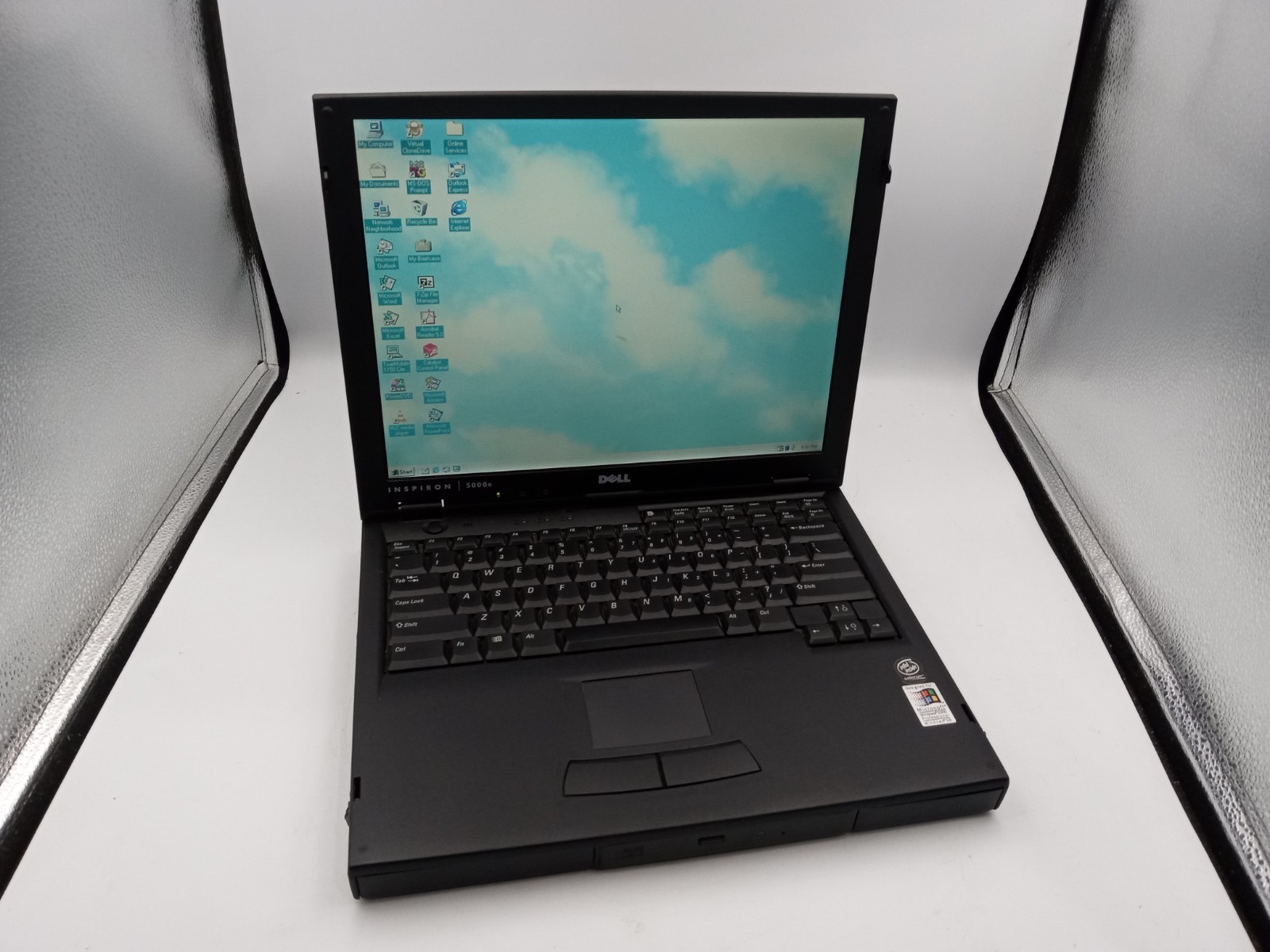 Vintage Dell Inspiron 5000e 14" Laptop Intel 600MHz 512MB 120GB Windows 98 -RR