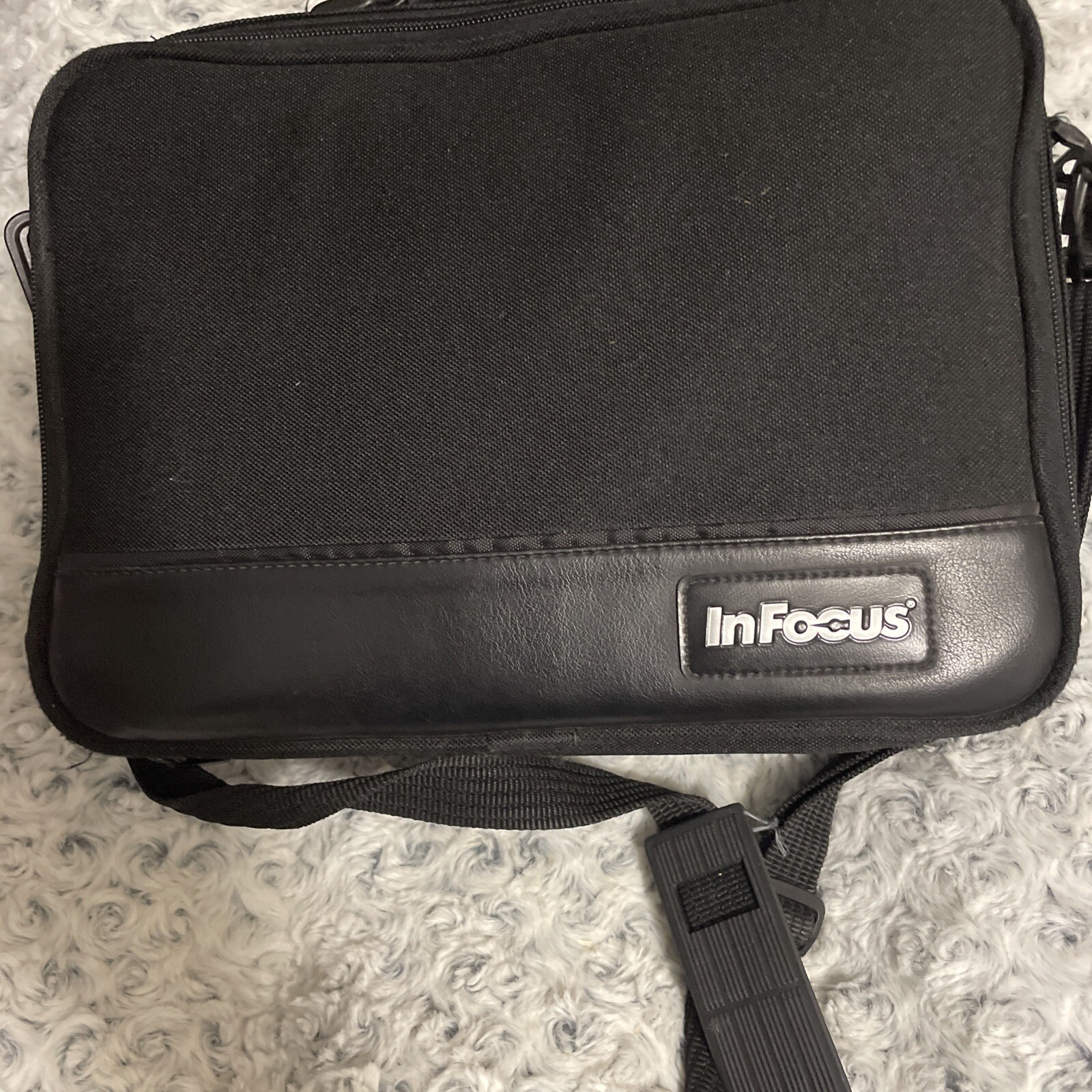 InFocus LP130 DLP Projector. Case, Cables, Remote, GREAT CONDITION