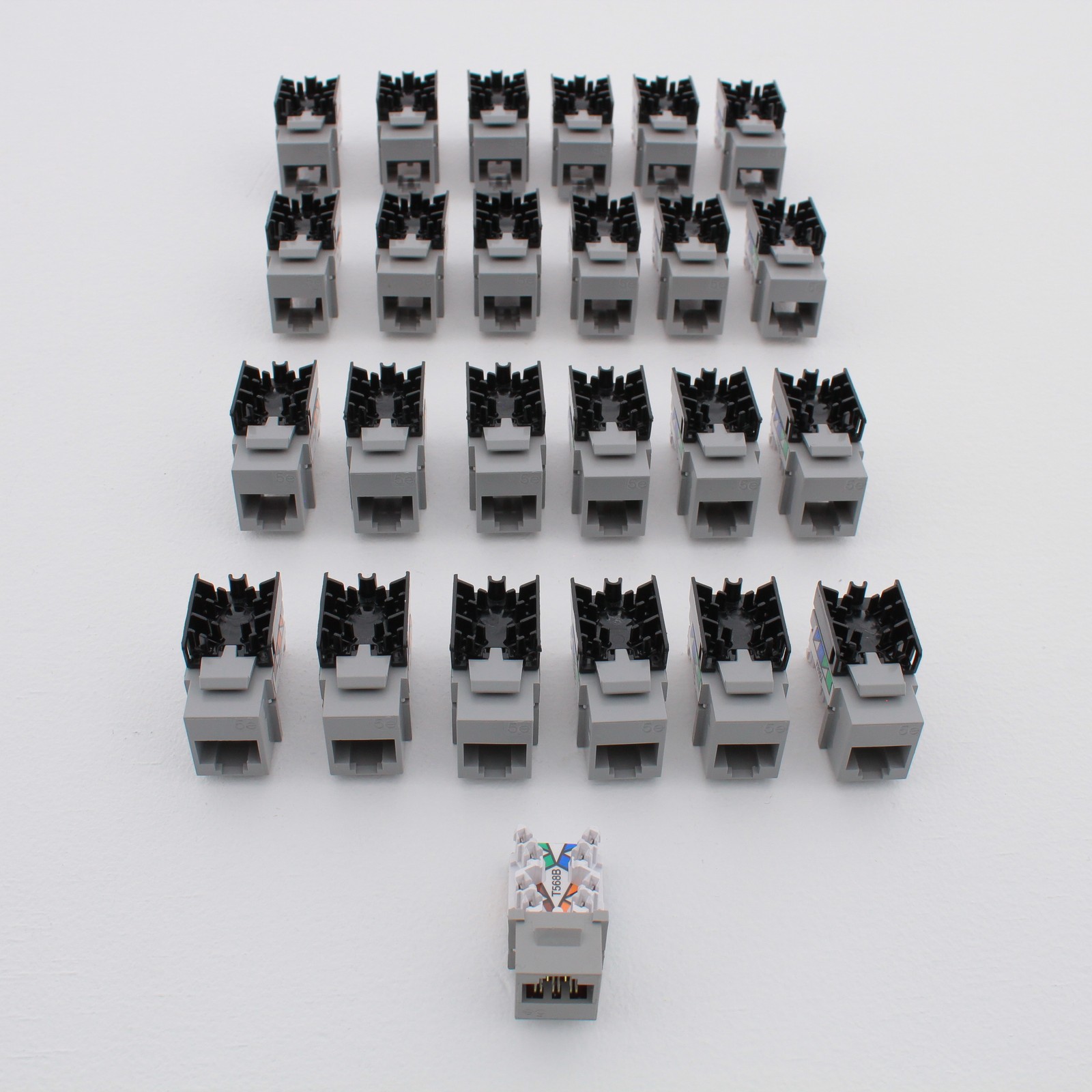 Hubbell NSJ5EGY25 Gray Universal A/B Cat5e Voice Data Jack 8-Position 25pcs