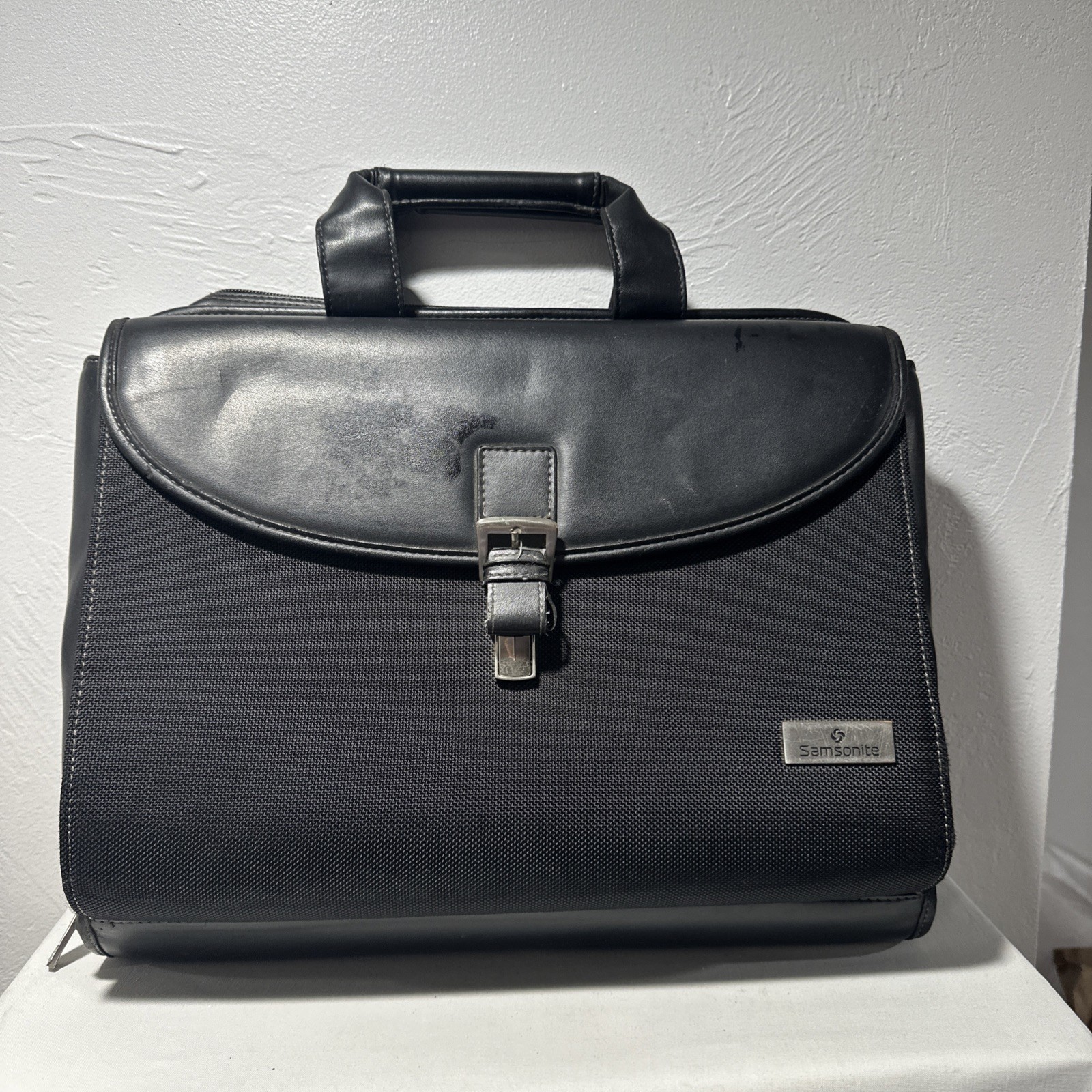 Samsonite Black Leather Computer Bag Travel Business Missing Strap.