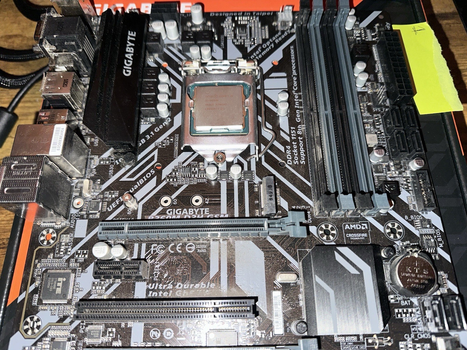 Gigabyte B360M D3H GSM Micro ATX  + intel i5-9600k  CPU