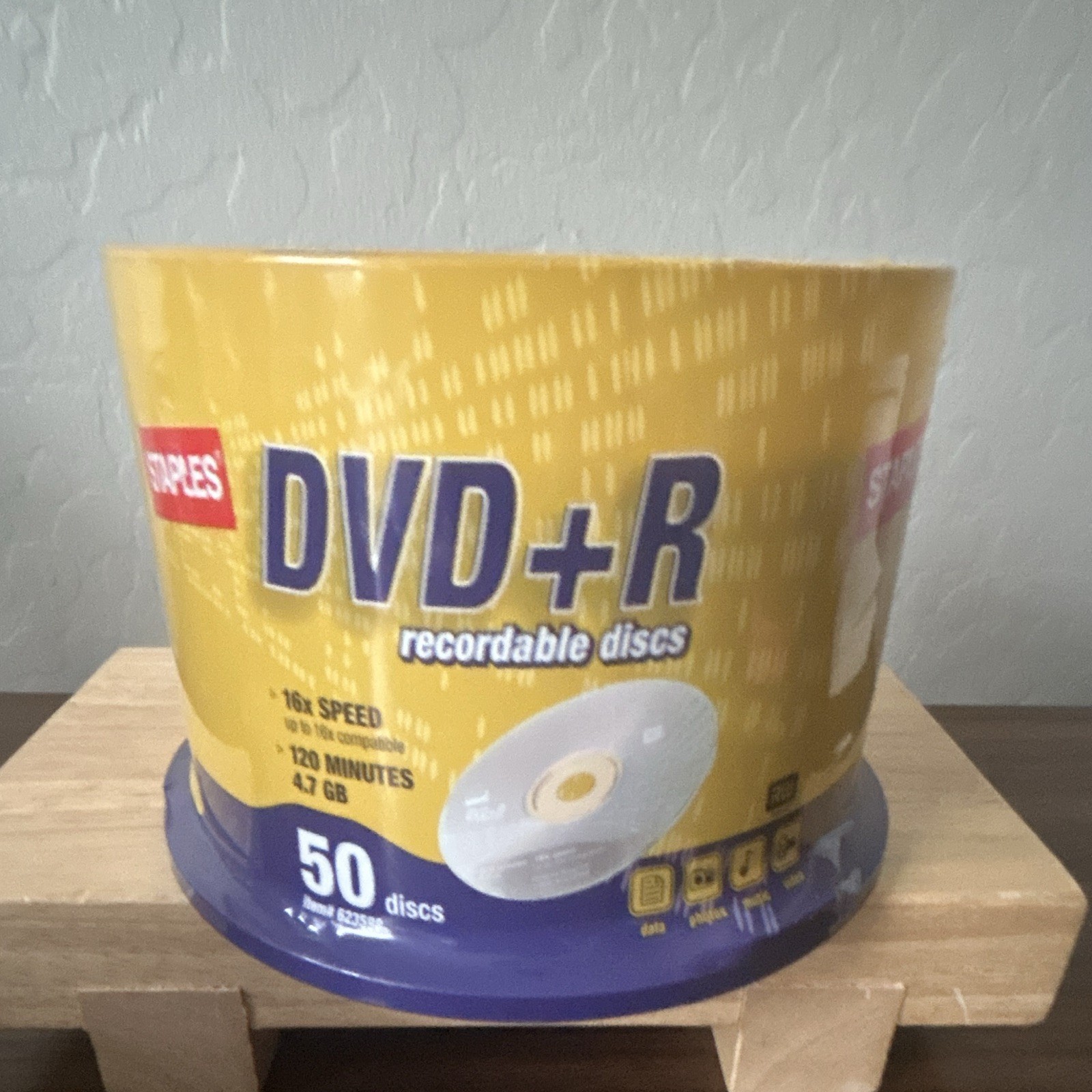 Staples Recordable DVD+R Blank Discs 50-Pack 16X Speed, 4.7 GB, 120 Minutes