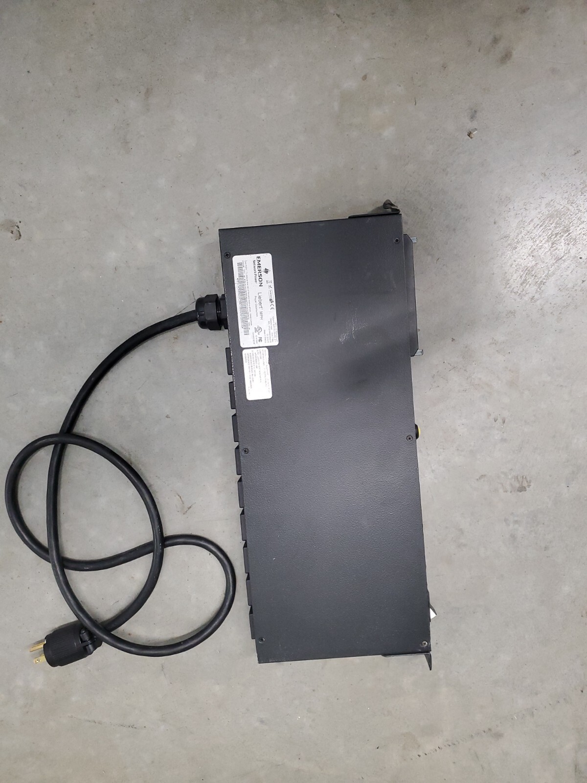 Emerson Liebert MPH-NCR09AXXC30 9 Outlet Power Distribution Unit 