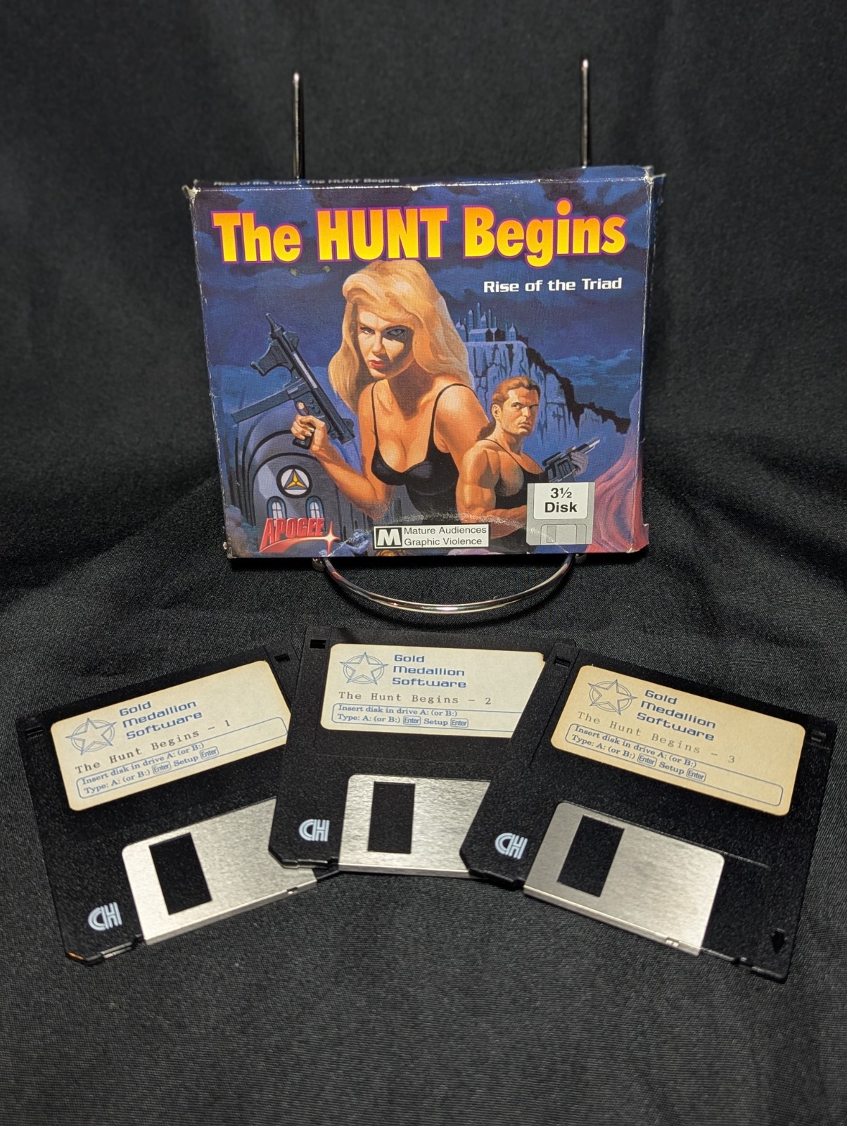 Rise of the Triad The HUNT Begins PC 3.5 Floppy Disk Box Apogee Gold Medallion