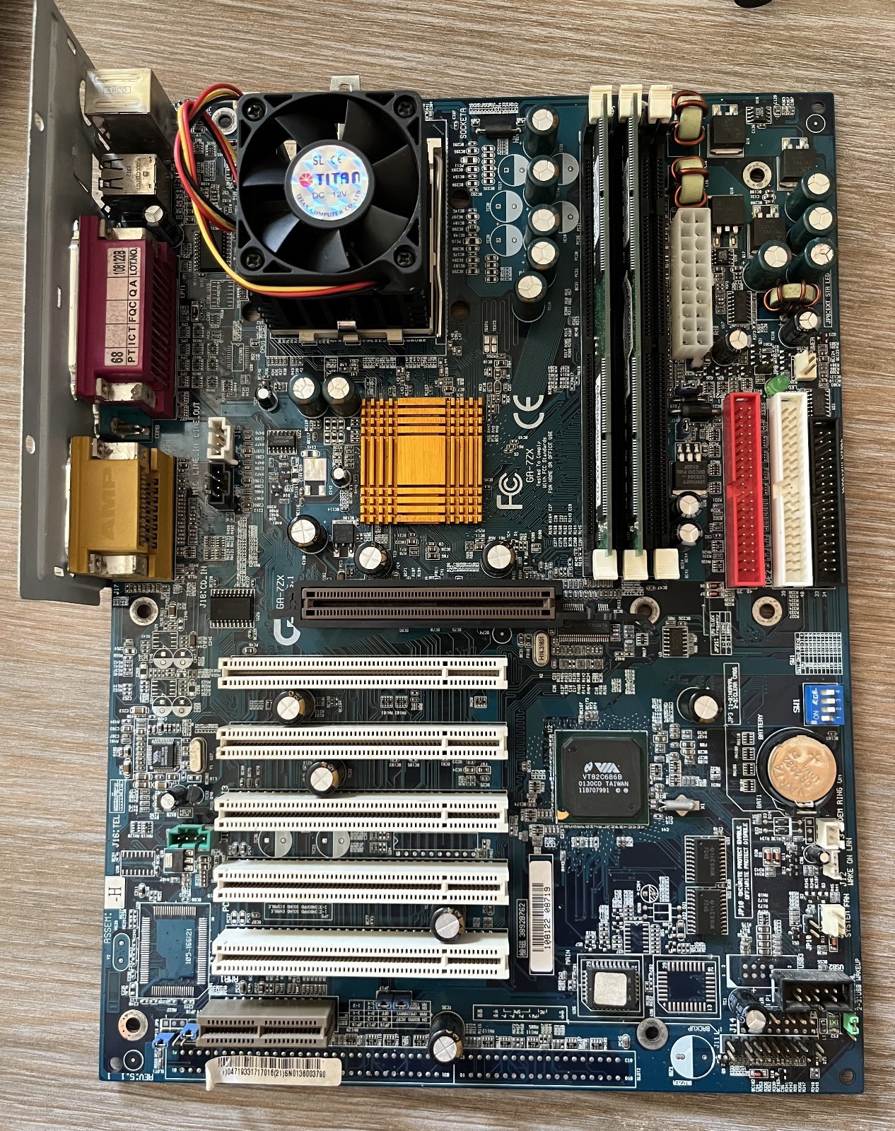 Gigabyte GA-7ZX Socket A - AMD Duron 650 - 256MB RAM - I/O Shield - Tested