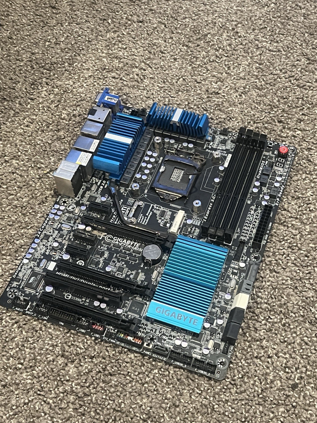 GIGABYTE GA-Z77X-UD5H ATX LGA1155 DDR3 Dual BIOS HDMI USB 3.0