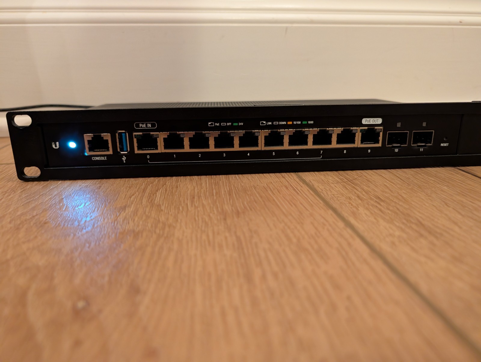 Ubiquiti EdgeRouter 12 (ER-12) 10-Port Gigabit+2 SFP rack mount, Tested/Reset