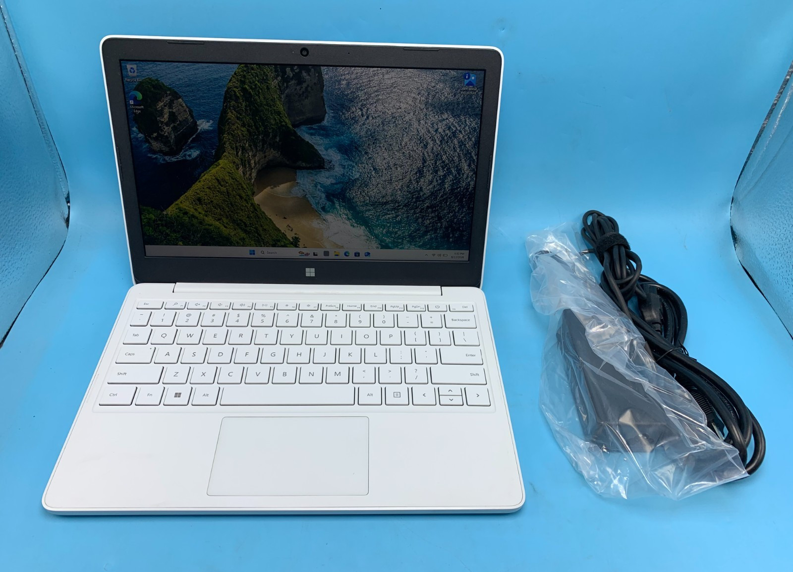 Microsoft Surface Laptop SE 2016 11.6" Celeron N4120 1.10GHz 8GB RAM 128GB SSD