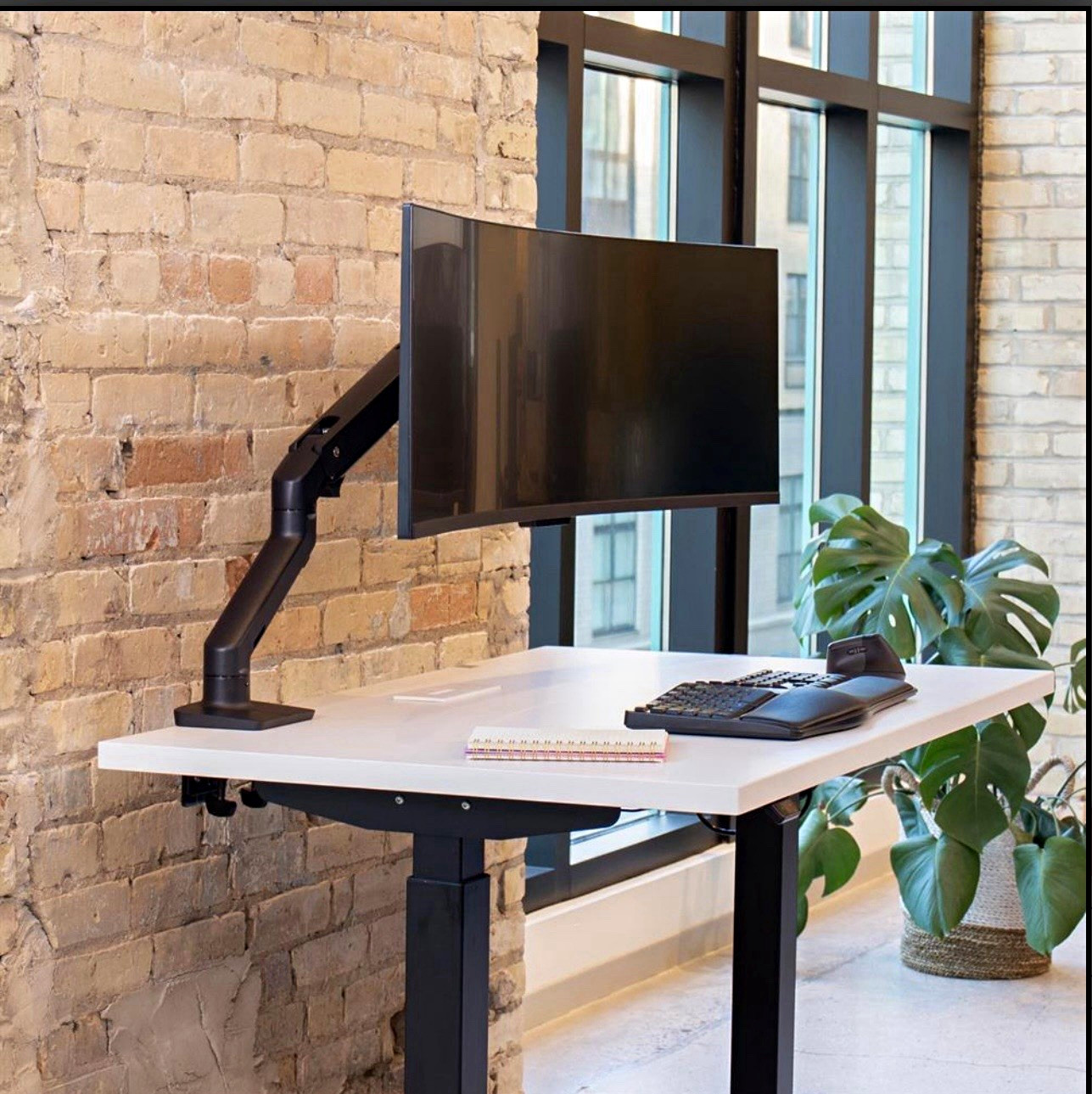 Ergotron HX Desk Monitor Arm with Heavy Duty Tilt Pivot-New Open Box