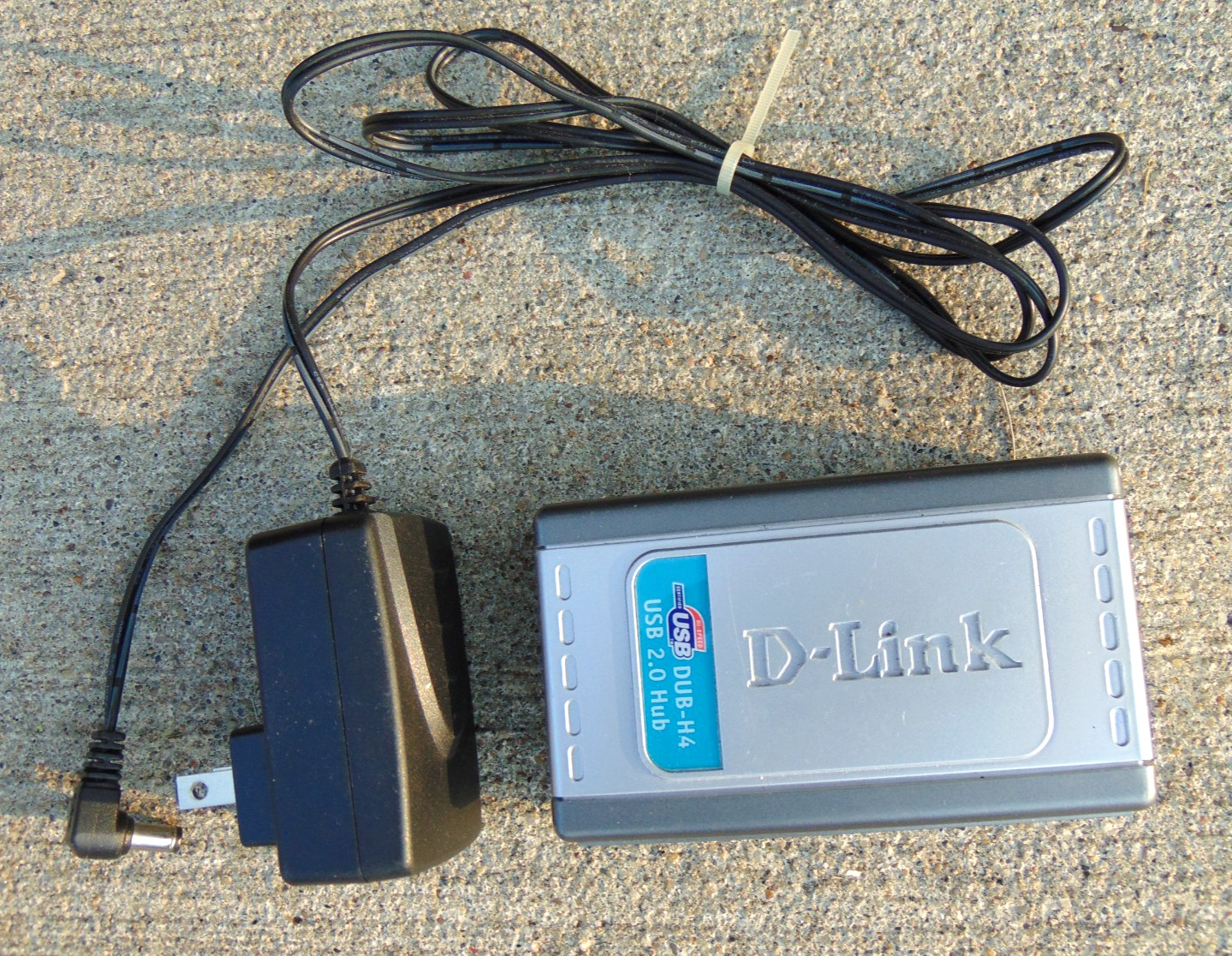 D-Link 4 Port USB 2.0 Hub W/ PC Cable Power Cord - Model DUB-H4 - Clean & Works