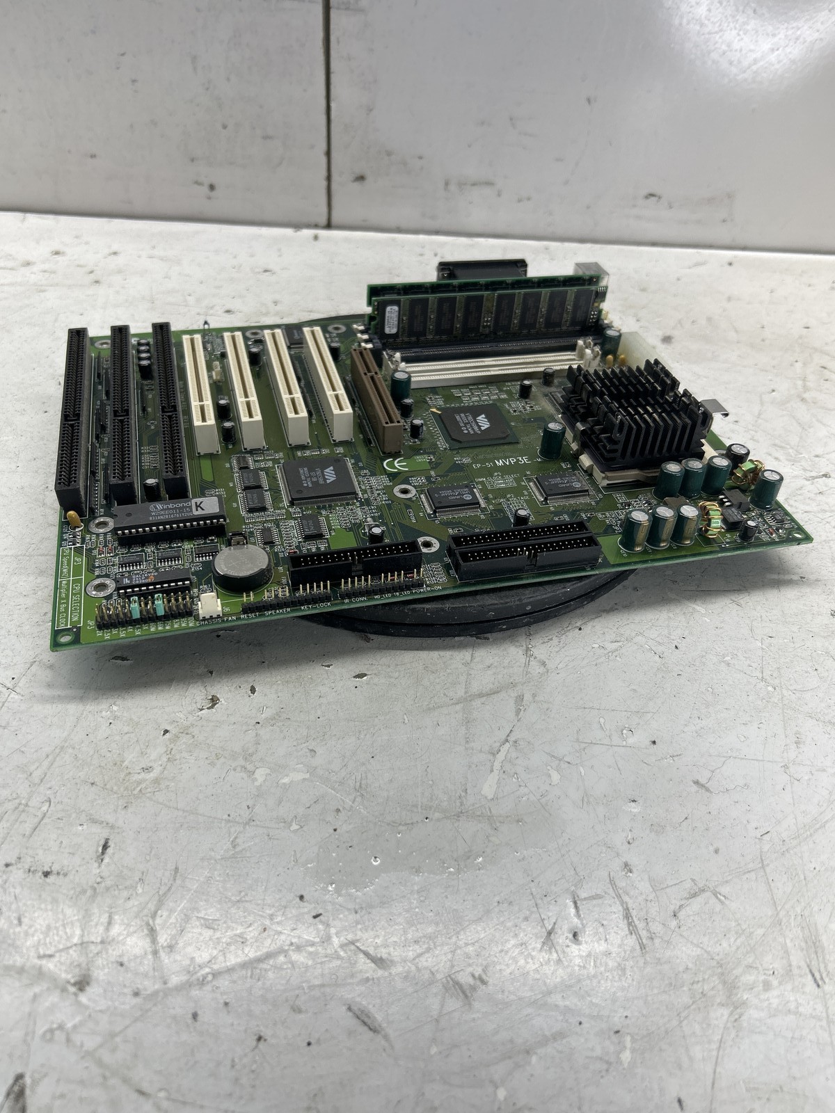 EPoX EP-51MVP3E AMD-K6-2-/300 164MB No I/O Shield