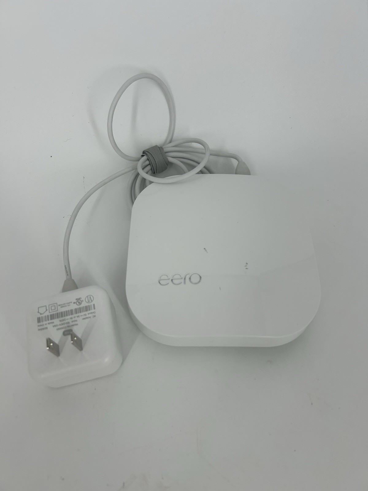Eero Pro Mesh WiFi 5 Router Model No: B010001 no Ethernet cable