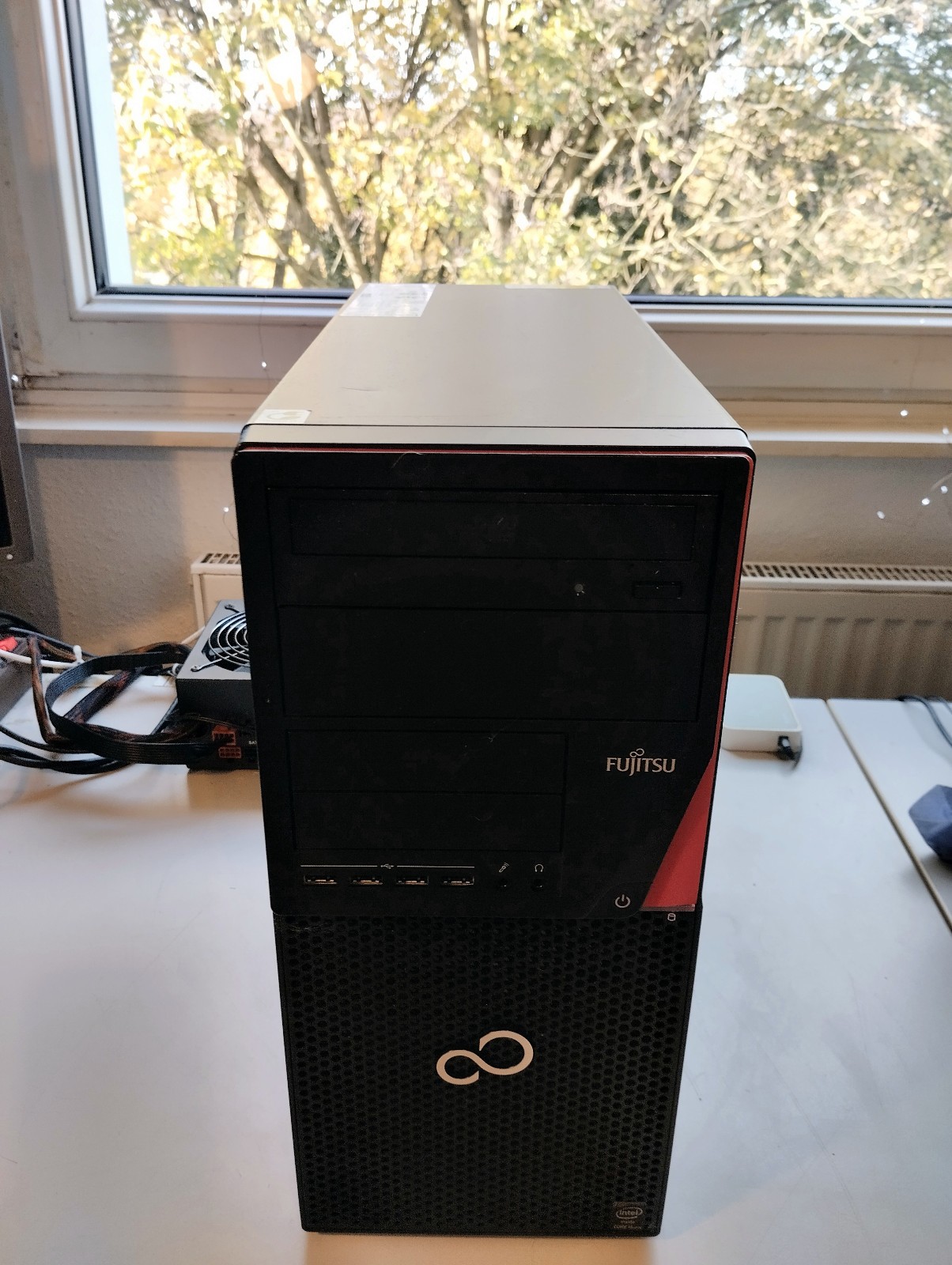 Fujitsu ESPRIMO P920 E85+ - I5 4x3.30GHz - 8GB RAM - 240GB SSD