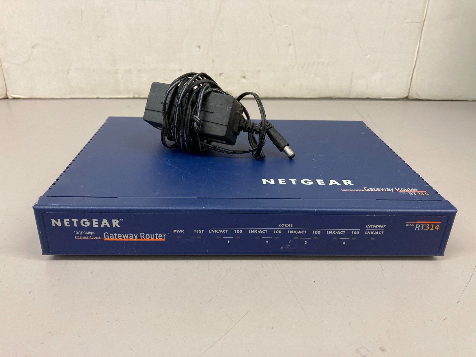 Netgear Cable/DSL Wireless Router MR314 with 4-Port Switch Kit - W/Adapter