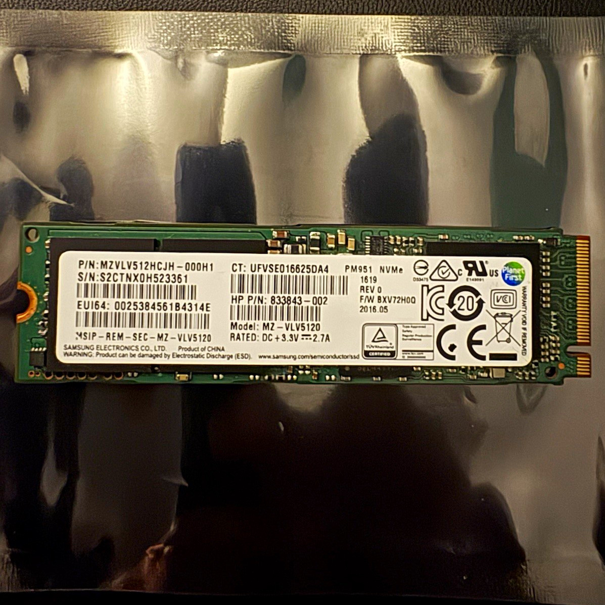 Samsung PM951 512GB M.2 NVMe PCIe Internal SSD MZVLV512HCJH-000H1