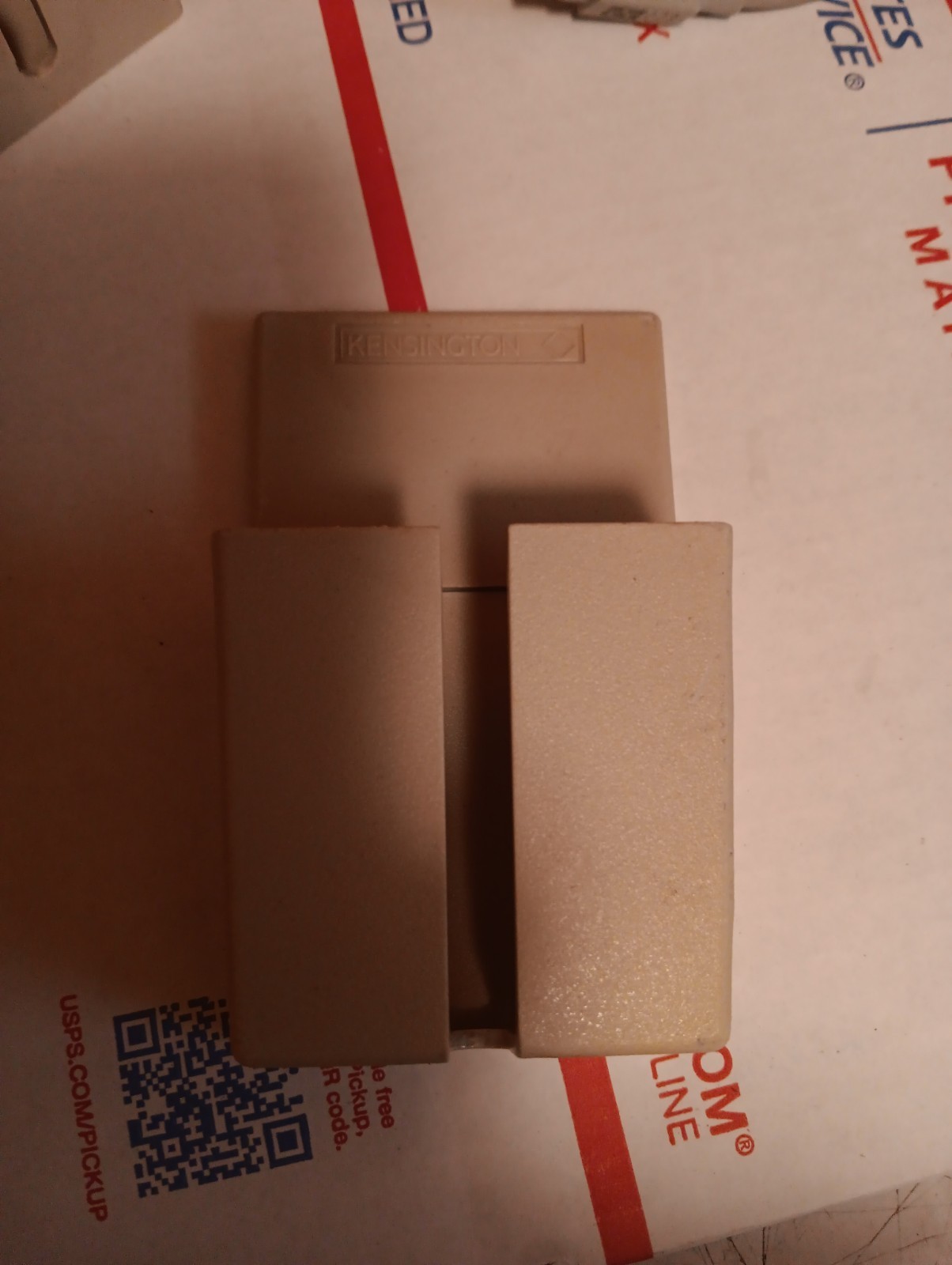 VERY VINTAGE Kensington Mouse Pocket - 1995 stick-on Holder for Mac Wired Mouse