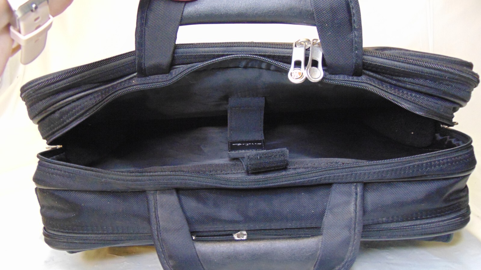 Multiple Laptop Device case Targus 17"x14"x6" 