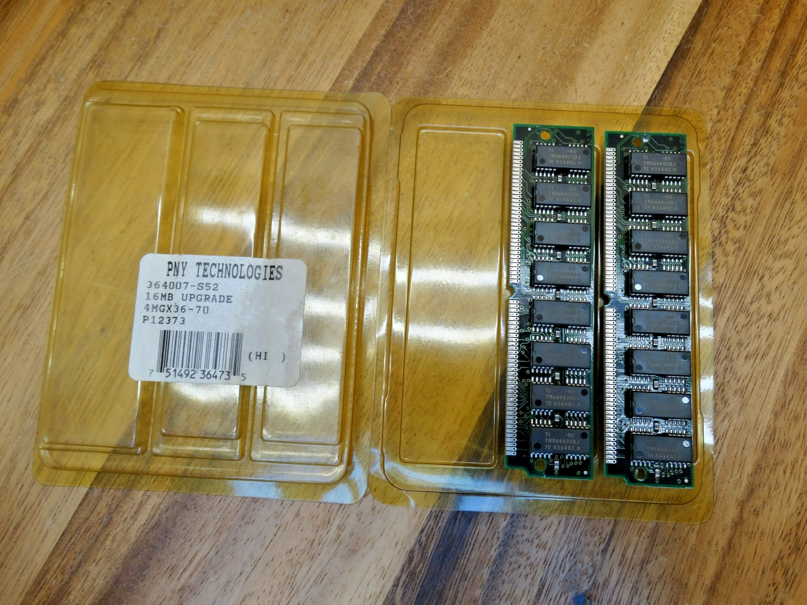 PNY Technologies 2 x 16MB Upgrade No. 364007-S52 4MGX36-70 - P12373