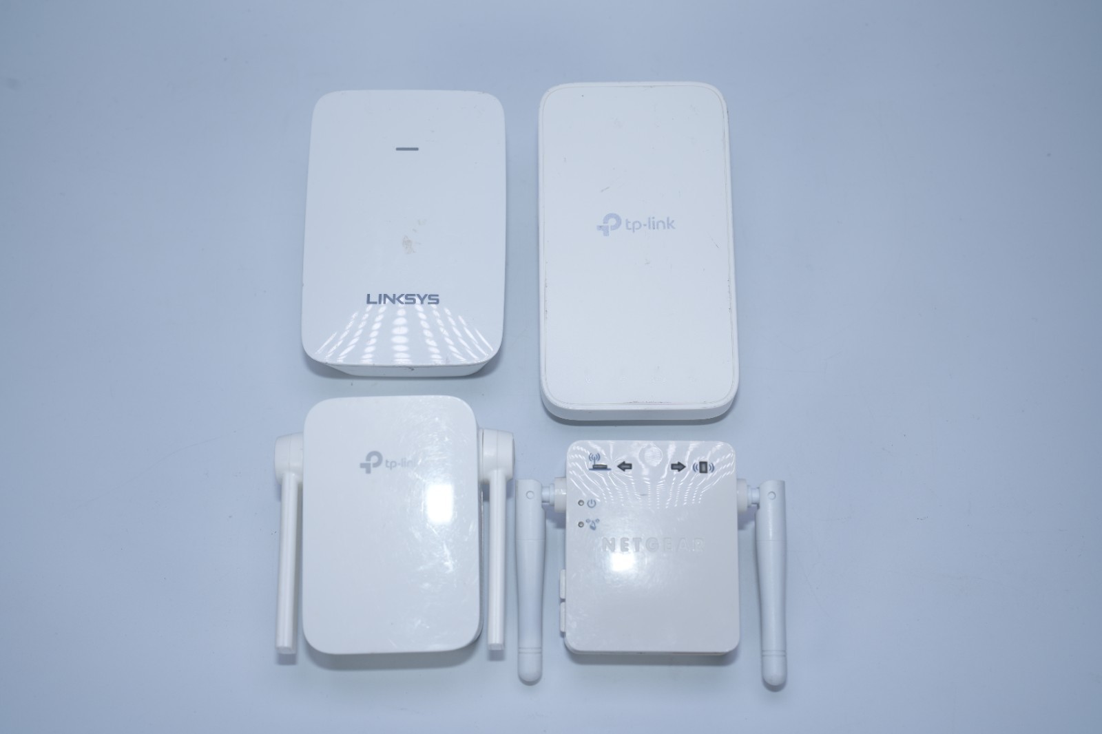 netgear, tp link and linksys wireless extenders lot of 4