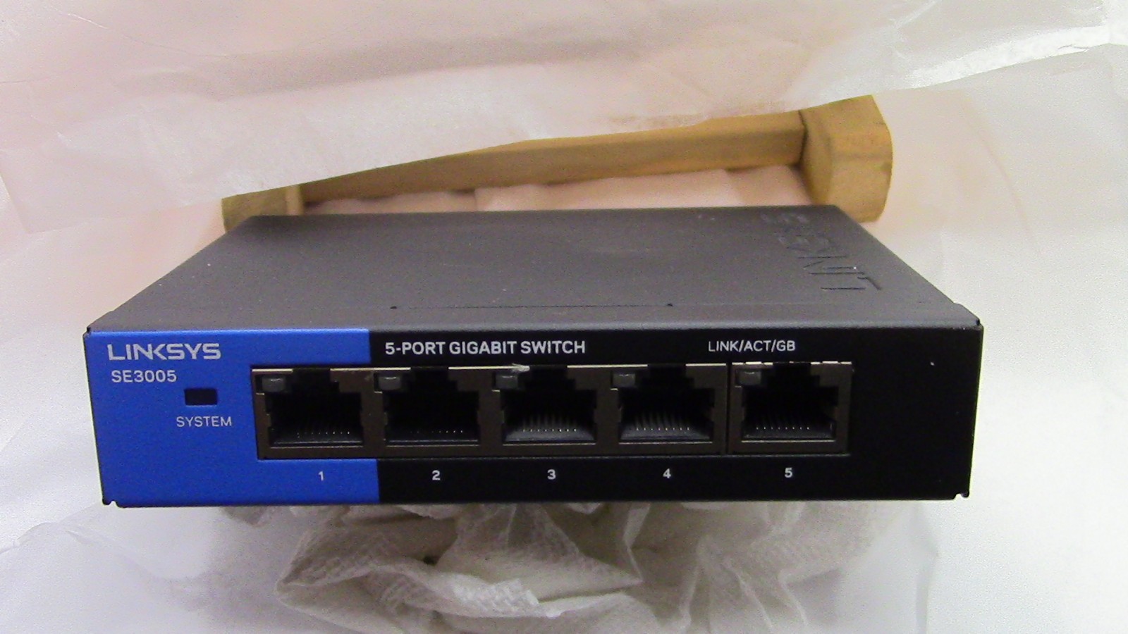 Linksys SE3005 V2 5-Port Gigabit Ethernet Switch and power adapter - tested fine