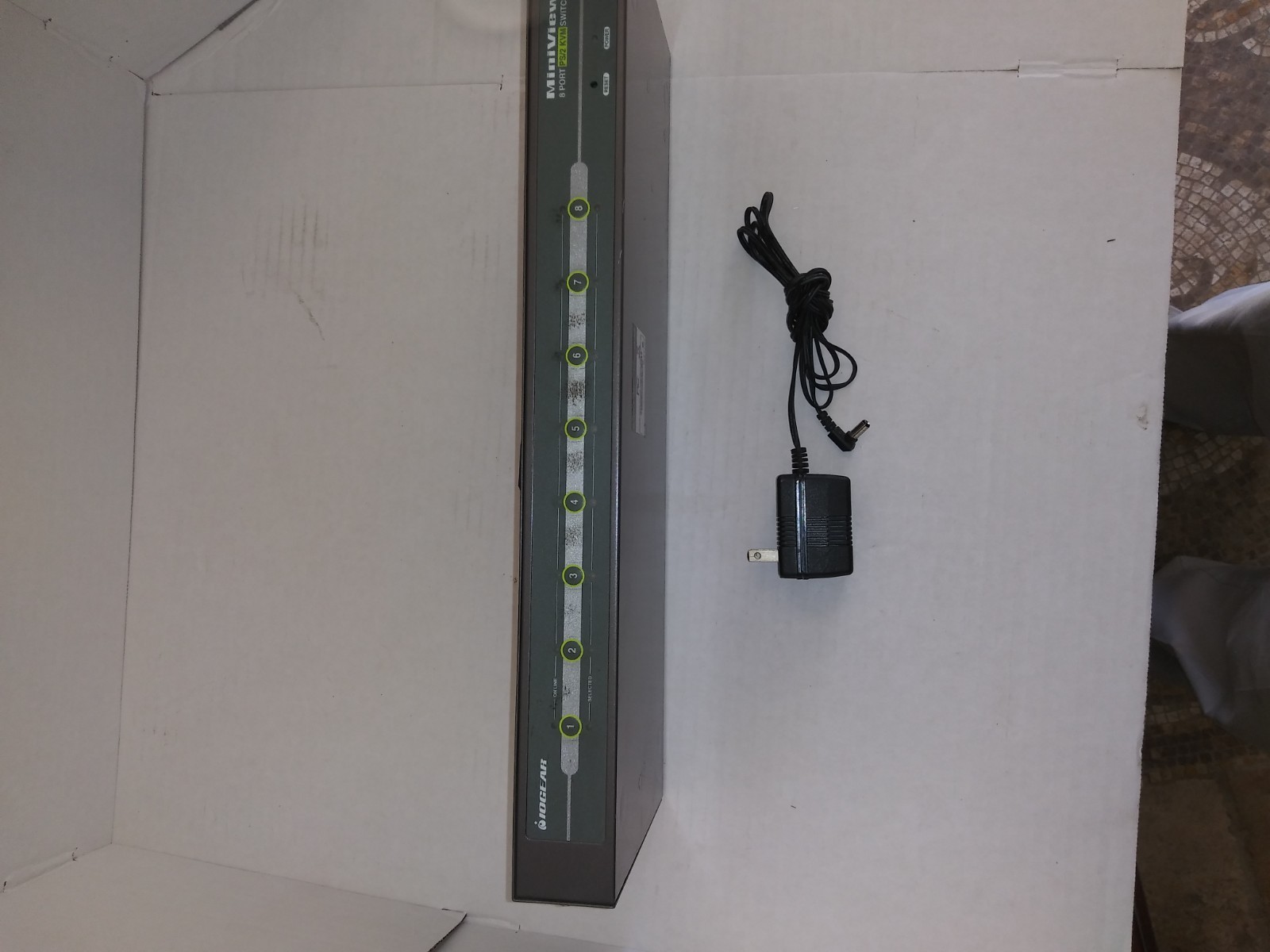 IOGEAR MiniView 8-Port PS/2 VGA KVM Switch Box w/original AC Good Working Cond