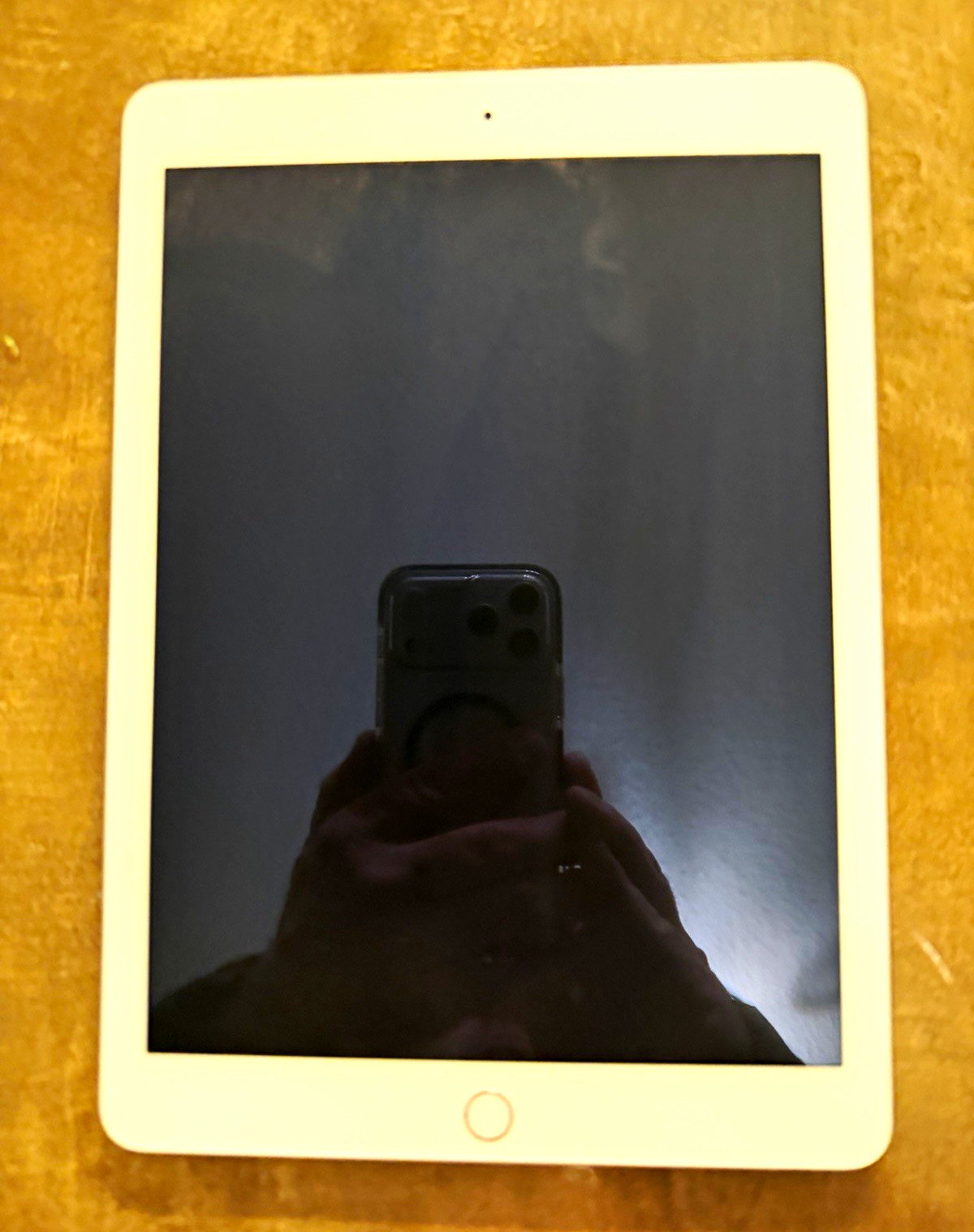 Apple iPad A1566 64GB 9.7in Wi‑Fi Silver Tablet
