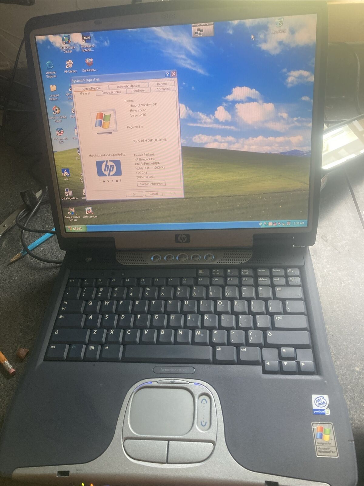 Hp Laptop Pentium 3 1.2GHz 256MB Ram Windows Xp 20gb Cd DVD 