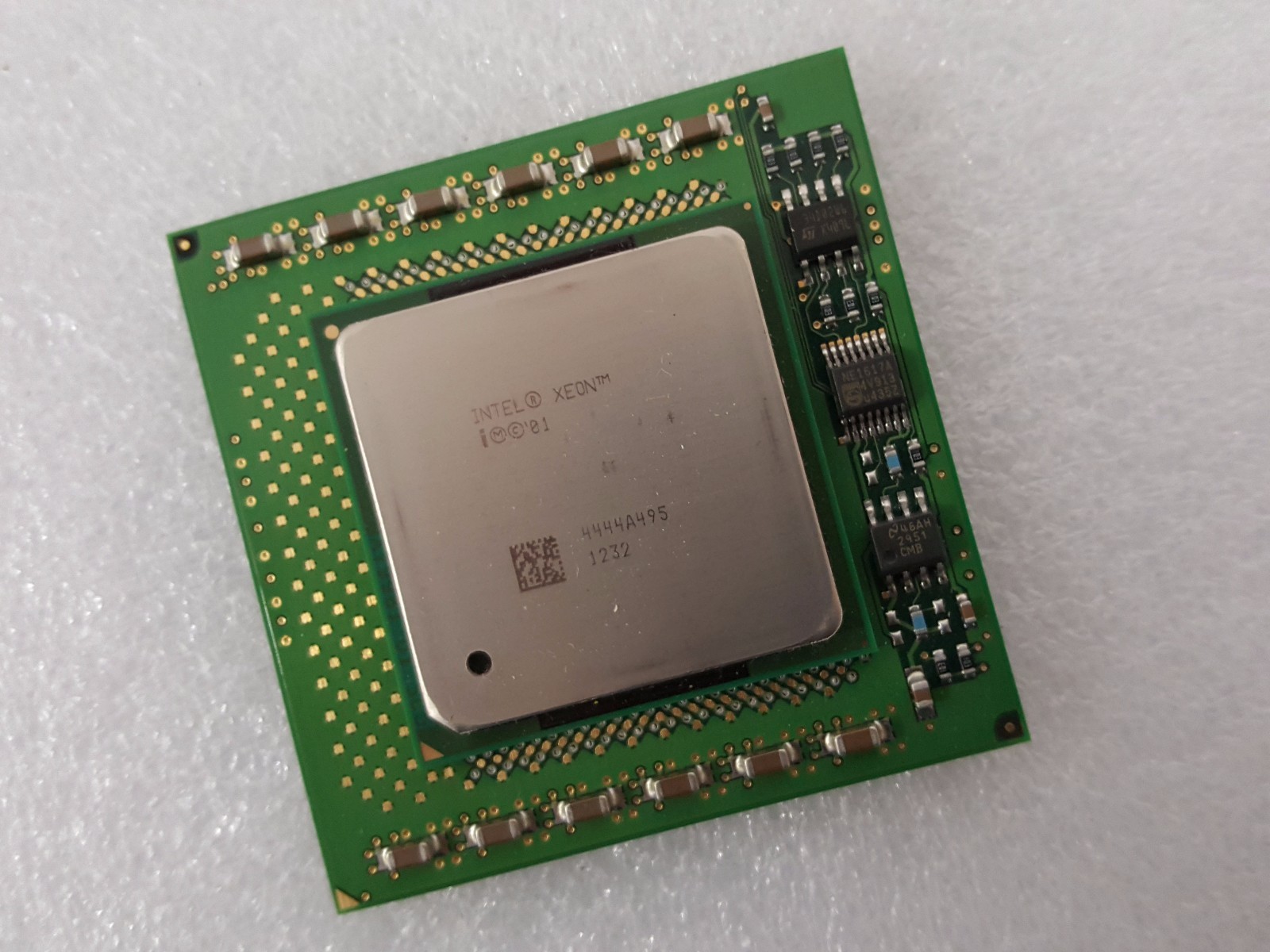 Intel Xeon Processor 2.4 GHz 512K Cache 400 MHz FSB INT-mPGA **NEW**