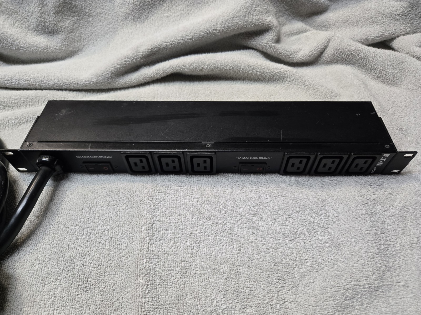 Eaton Rack Mount PDU - EPBZ94 L6-30P 6XC19 9FT Cord, Twist Lock