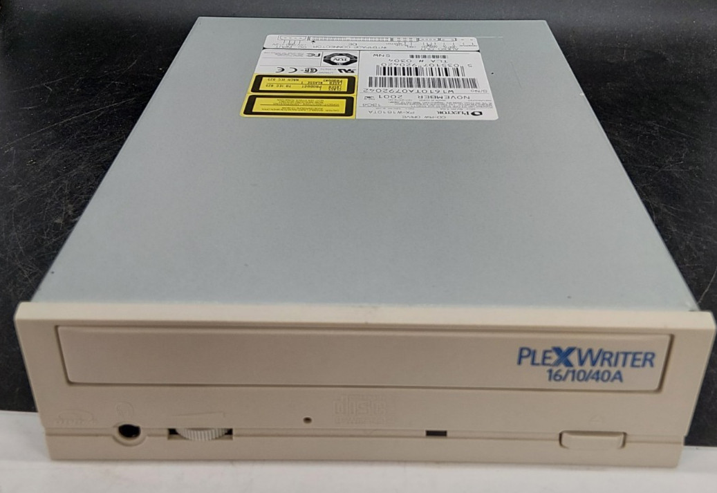 Plextor PlexWriter PX-W1610TA-16/10/40A November 2001