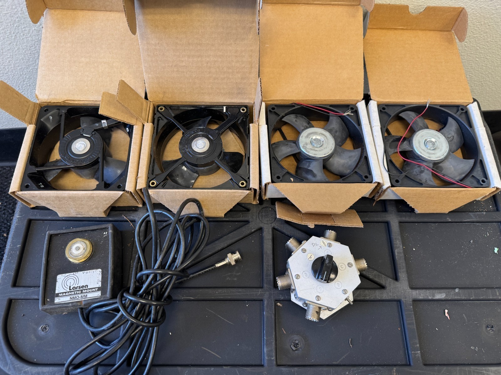 Larsen NMO-MM Magnetic Mount 4x Black Fans 5-Way RF Switch Lot