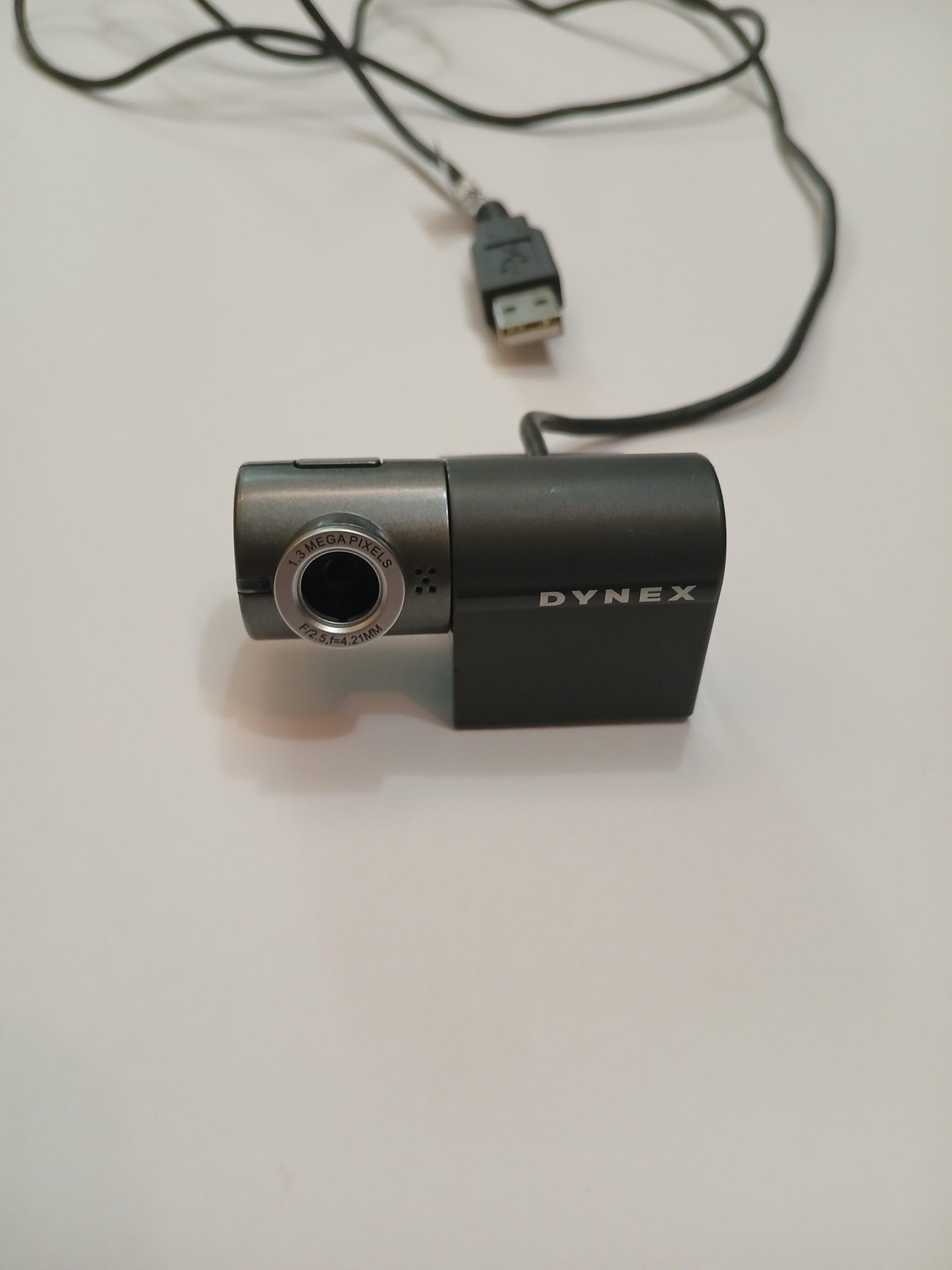 Dynex USB 2.0 Webcam 1.3MP Clip-On Built-In Mic Gray Desktop