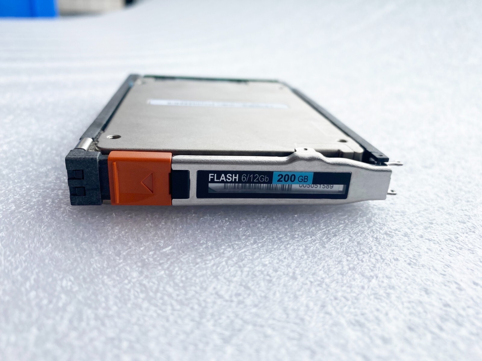 EMC D3-2S12FX-200 005051589 005051585 200GB SAS SSD hard drive