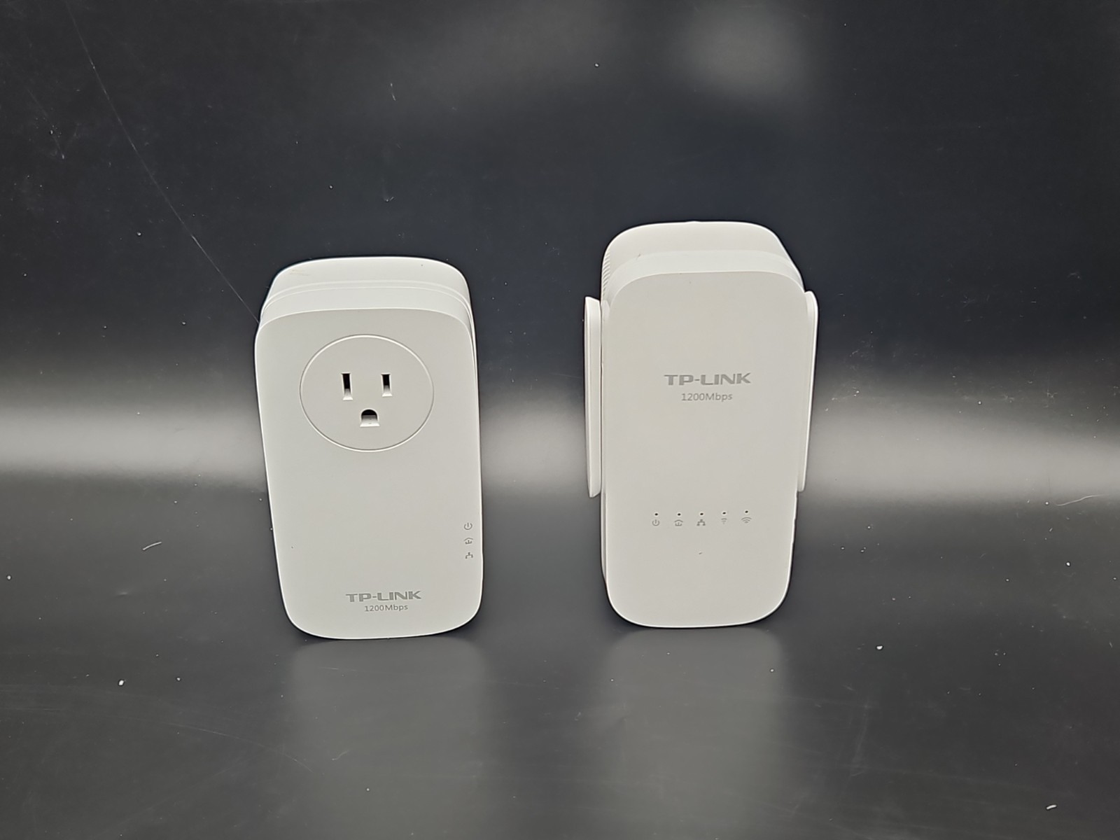 TP-LINK AV1200 Gigabit Powerline AC Wi-Fi Extender TL-WPA8630P TL-PA8010P Kit