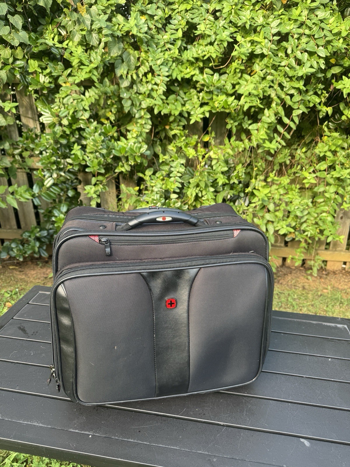 SwissGear Wenger Patriot II 17in Rolling Laptop Briefcase Carry-On Black