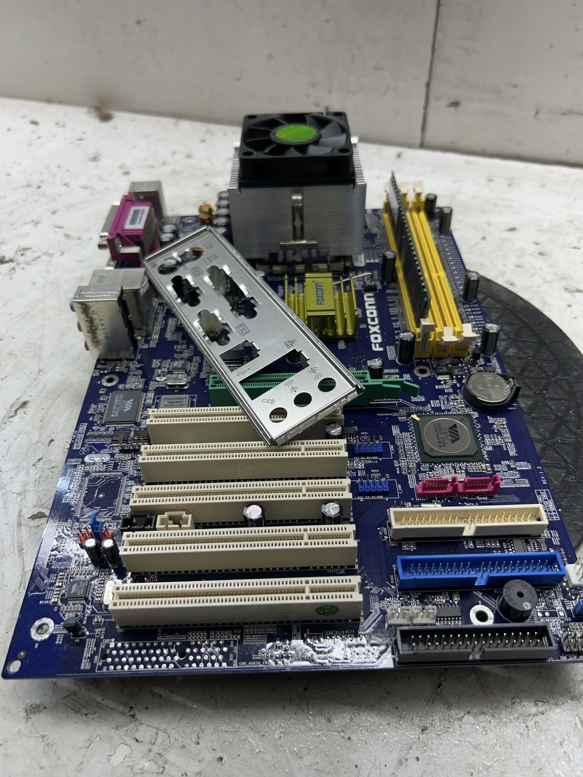 Foxconn WinFast K7V600A AMD Sempron 2500+ 256MB