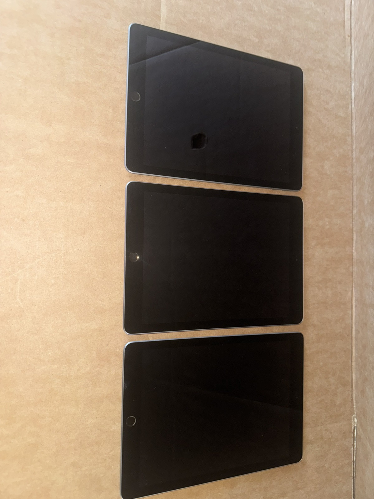 Lot of 8 iPad 6th Gen – Mixed Conditions, Good Screens, AS-IS for Parts/Repair Z