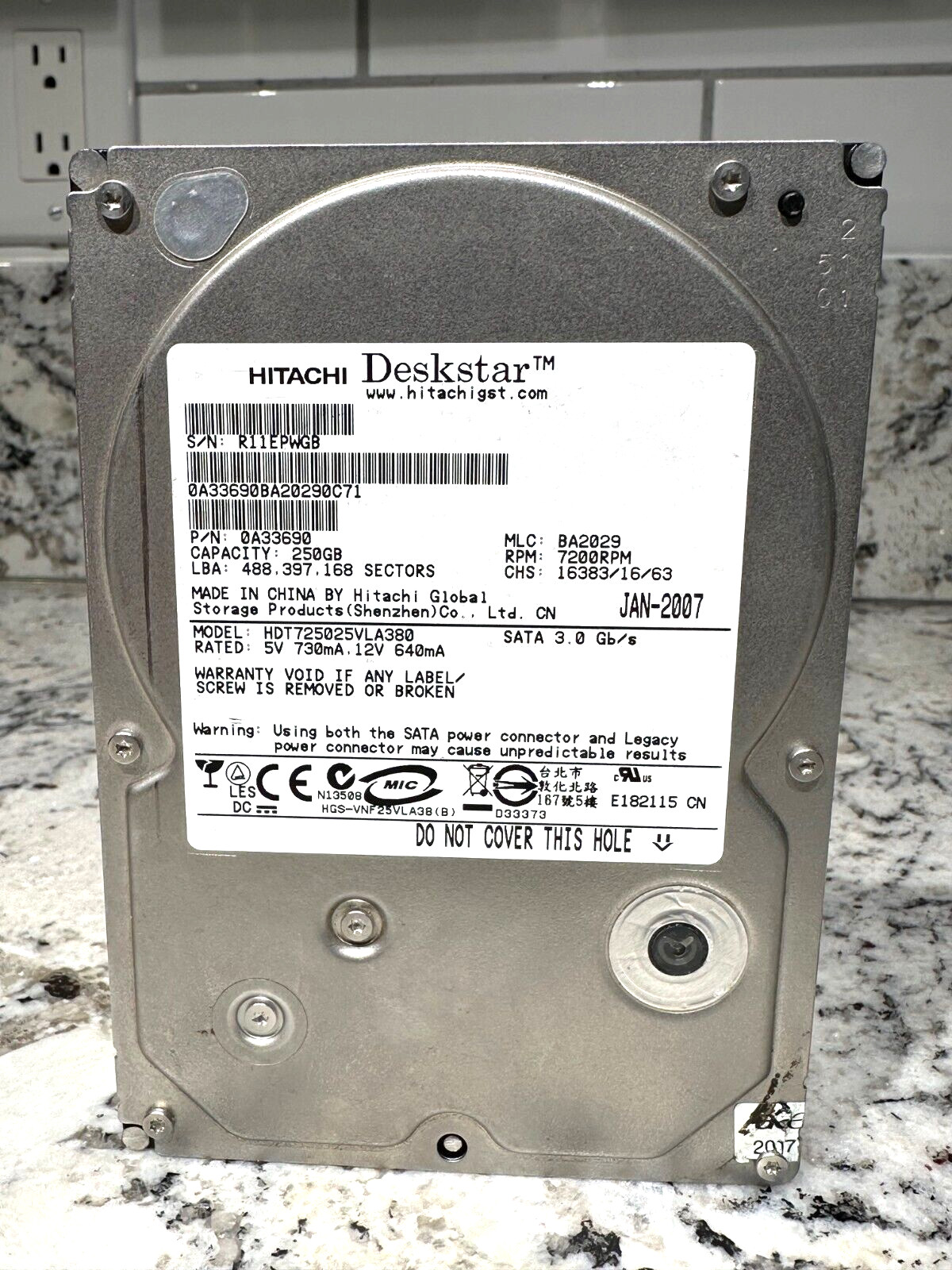 HITACHI Deskstar HDT725025VLA380 0A33690 250GB Internal SATA Hard Drive HDD
