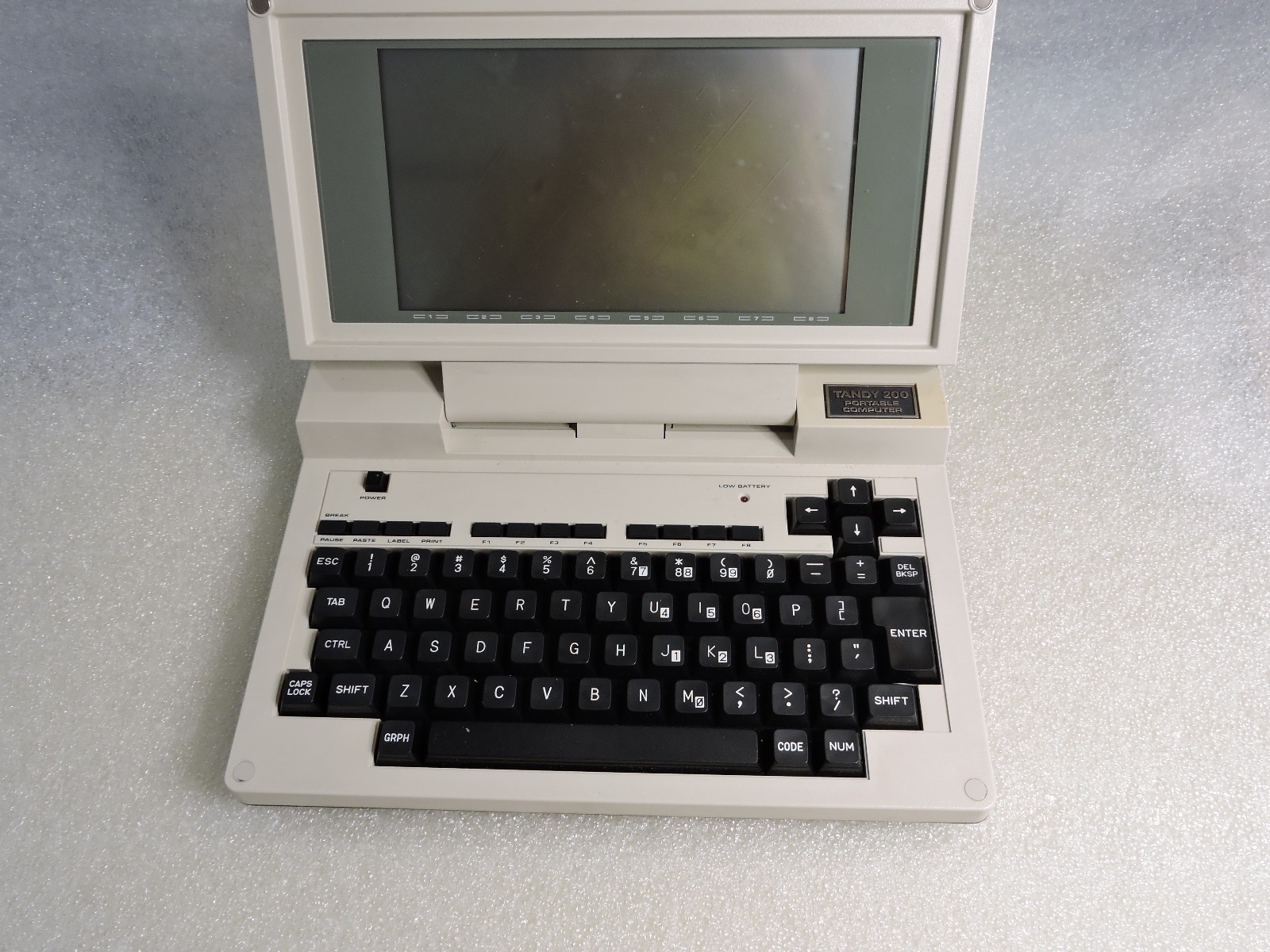 Tandy 200 Portable Computer--Very clean, not working