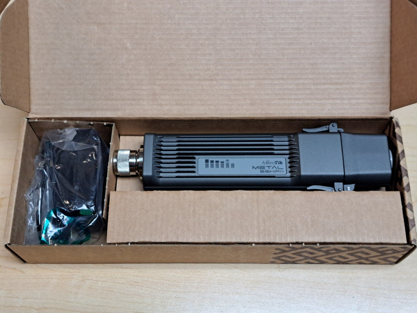 MicroTik RouterBOARD Metal 5SHPn 5Ghz Outdoor Access Point