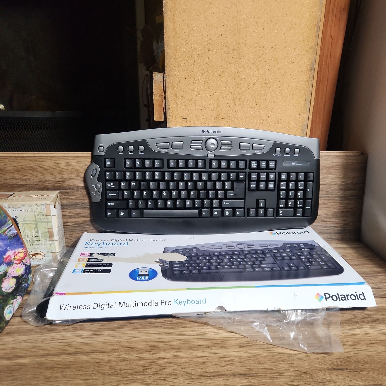 Polaroid PKB3500BLK Wireless Digital Multimedia Pro Keyboard