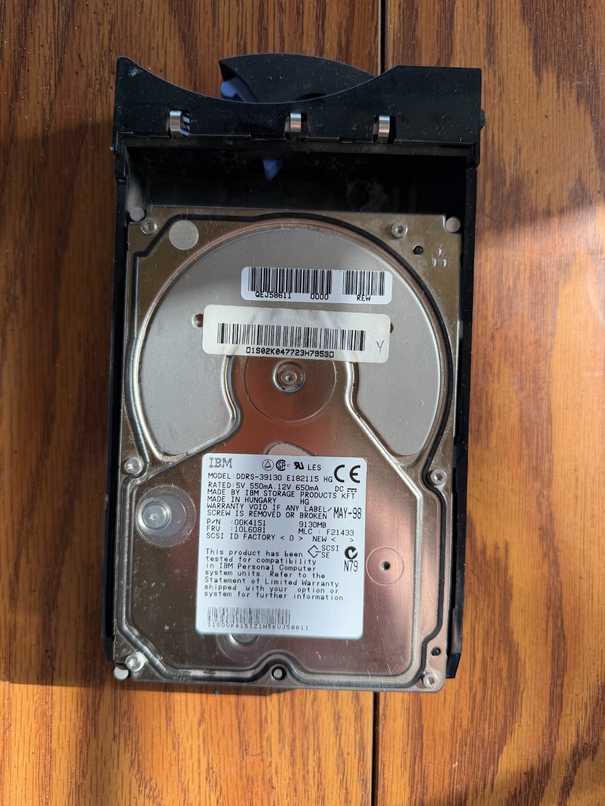 IBM DDRS-39130 9GB SCSI 68-Pin Hard Drive 03L5253 + Netfinity Sled Server HDD