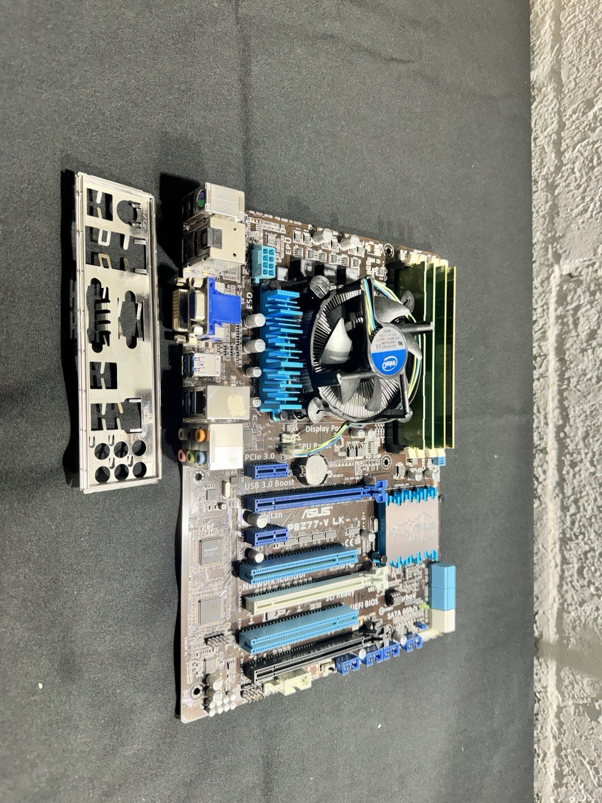 ASUS P8Z77-V LK Motherboard Intel w/ i7-3770 CPU + 16Gb Ddr3 Fan & I/O Shield